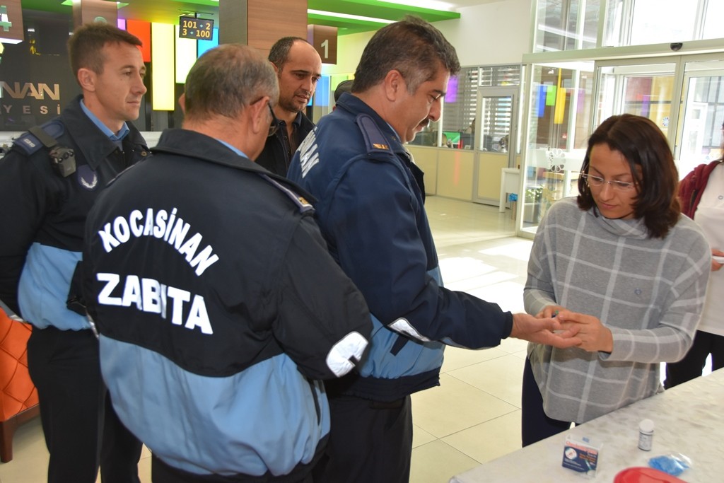 Seminere katılan belediye personeline şeker taraması yapıldı