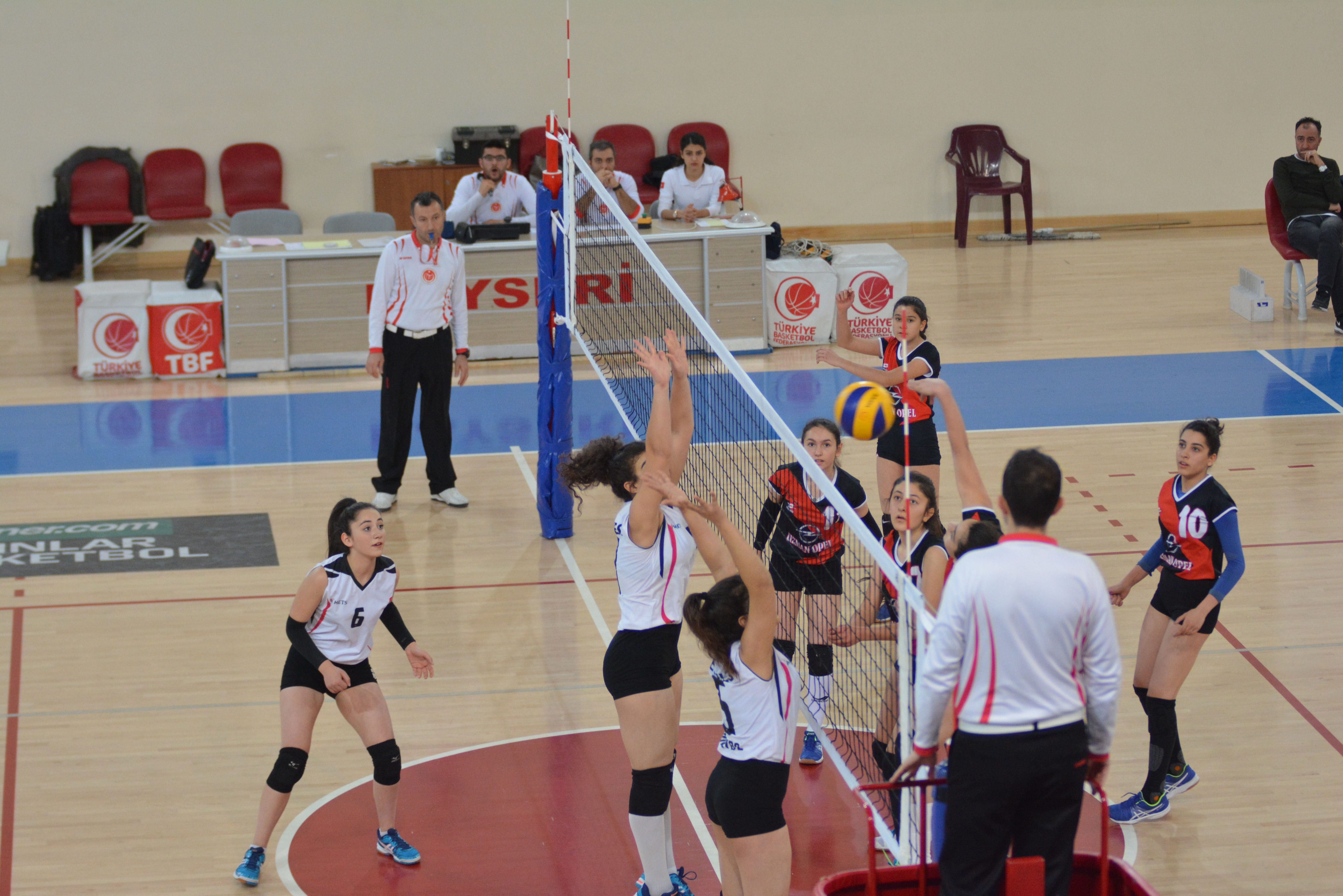 ERCİYES VOLEYBOL’UN YILDIZLARI ŞAŞIRTMADI: 3-0