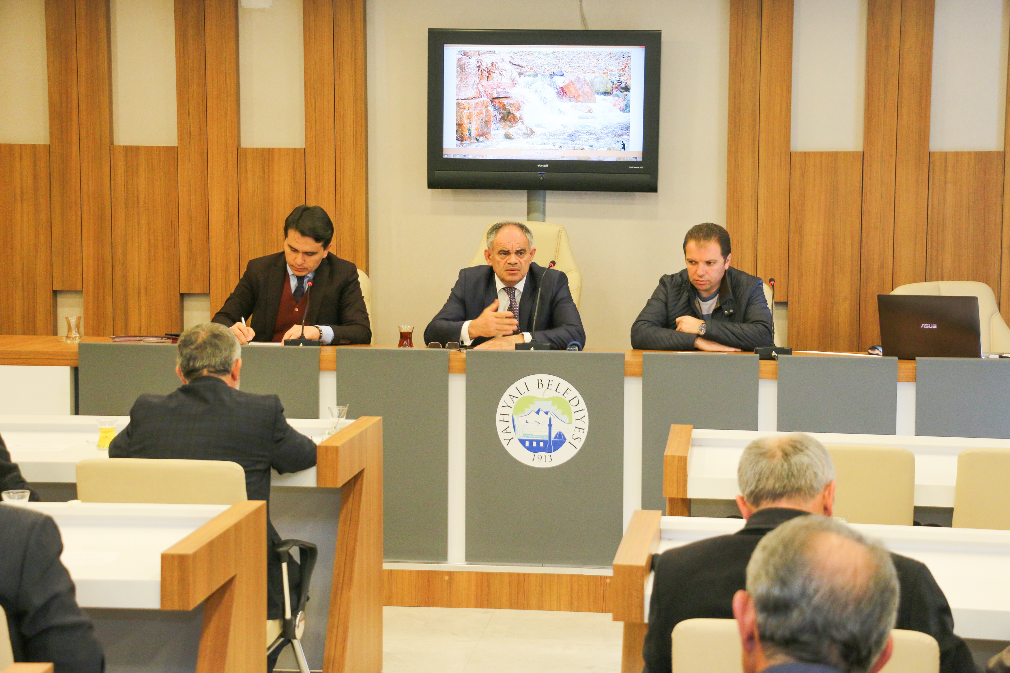 Yahyalı Belediye Meclisi’nde doğalgaz toplantısı