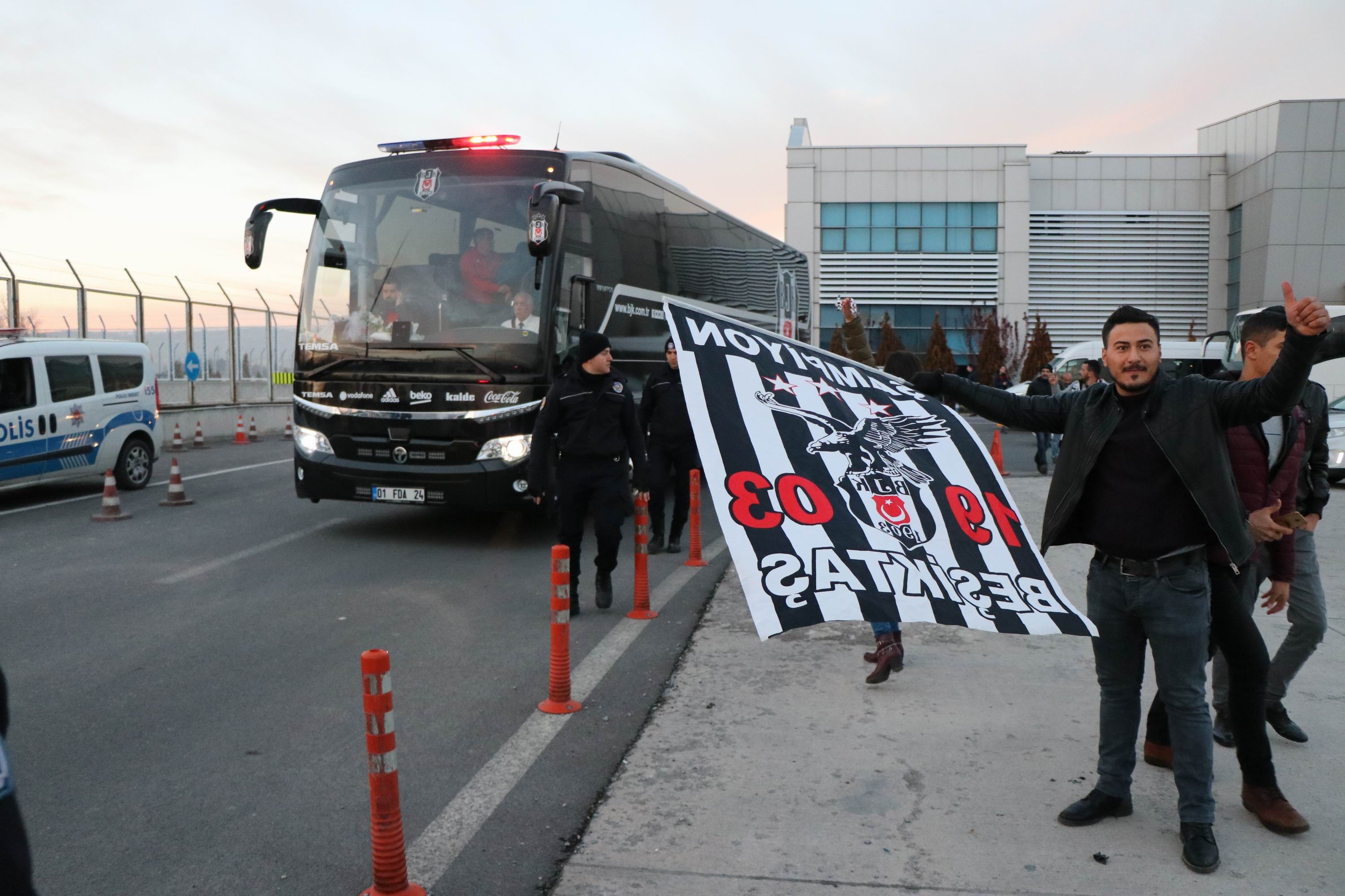 Beşiktaş kafilesine Kayseri’de coşkulu karşılama