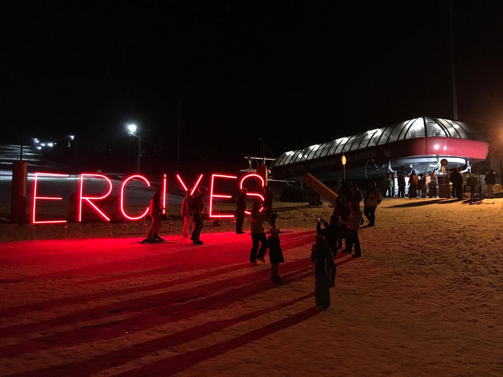 Erciyes Kayak Merkezi’nde gece kayağına büyük ilgi