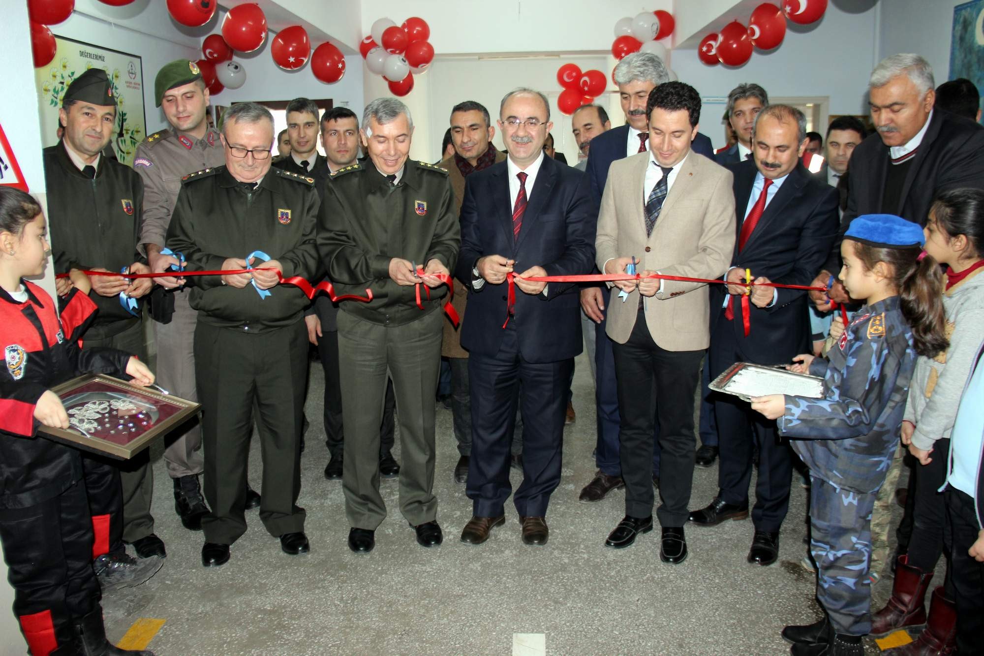 Jandarma trafik terörüne savaş açtı, eğitime ilkokuldan başladı