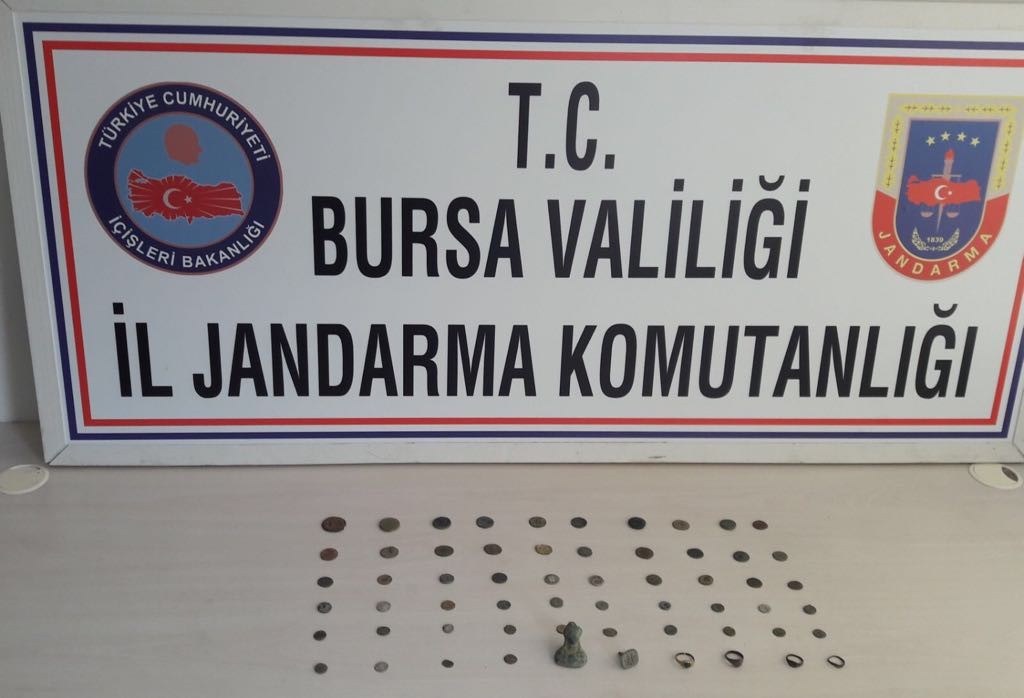 Kayseri’de izinsiz kazıdan çıkardığı tarihi eserleri Bursa’ya getirirken yakalandı