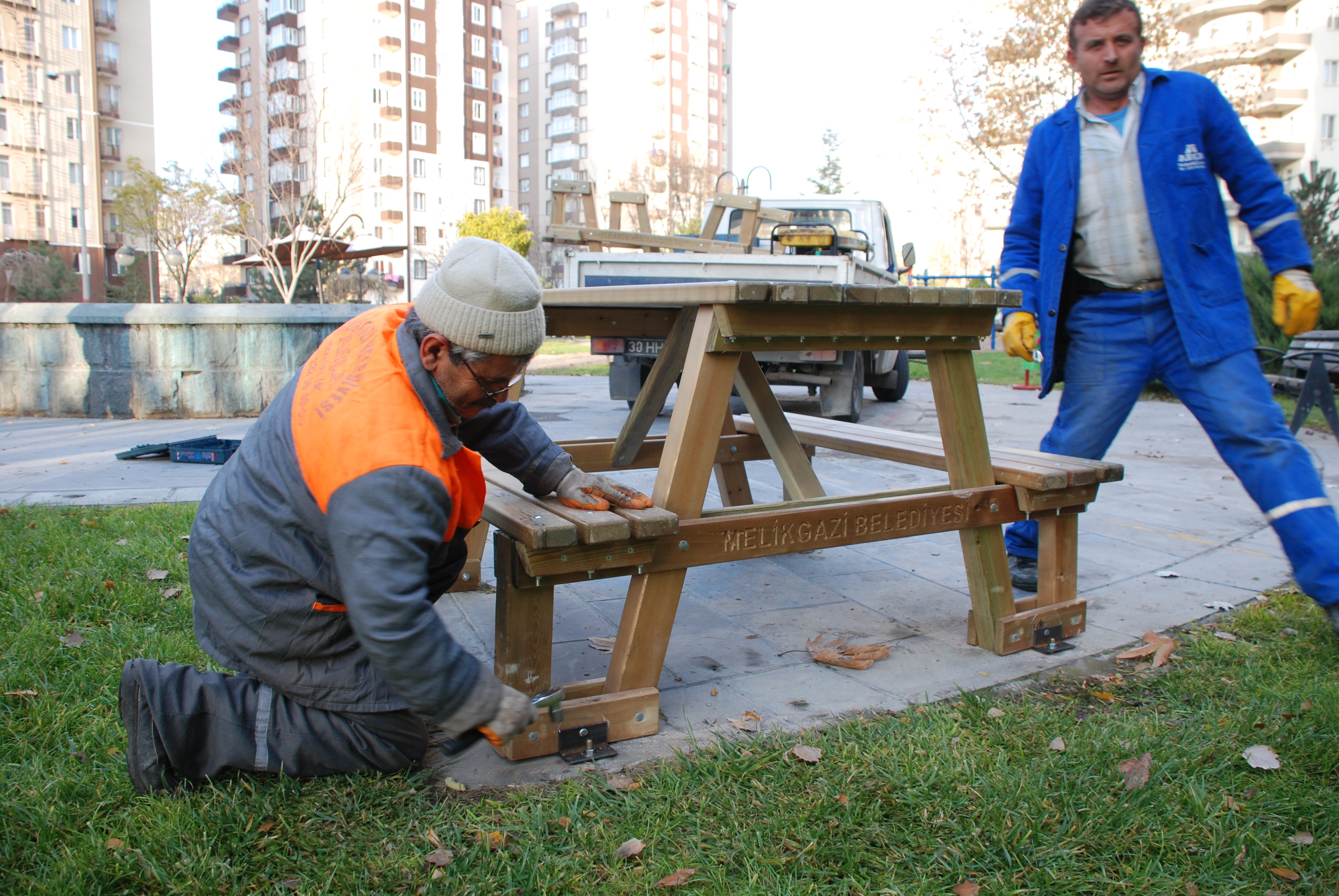 Melikgazi Belediyesi TSE belgeli kamelya ve çöp sepeti alacak