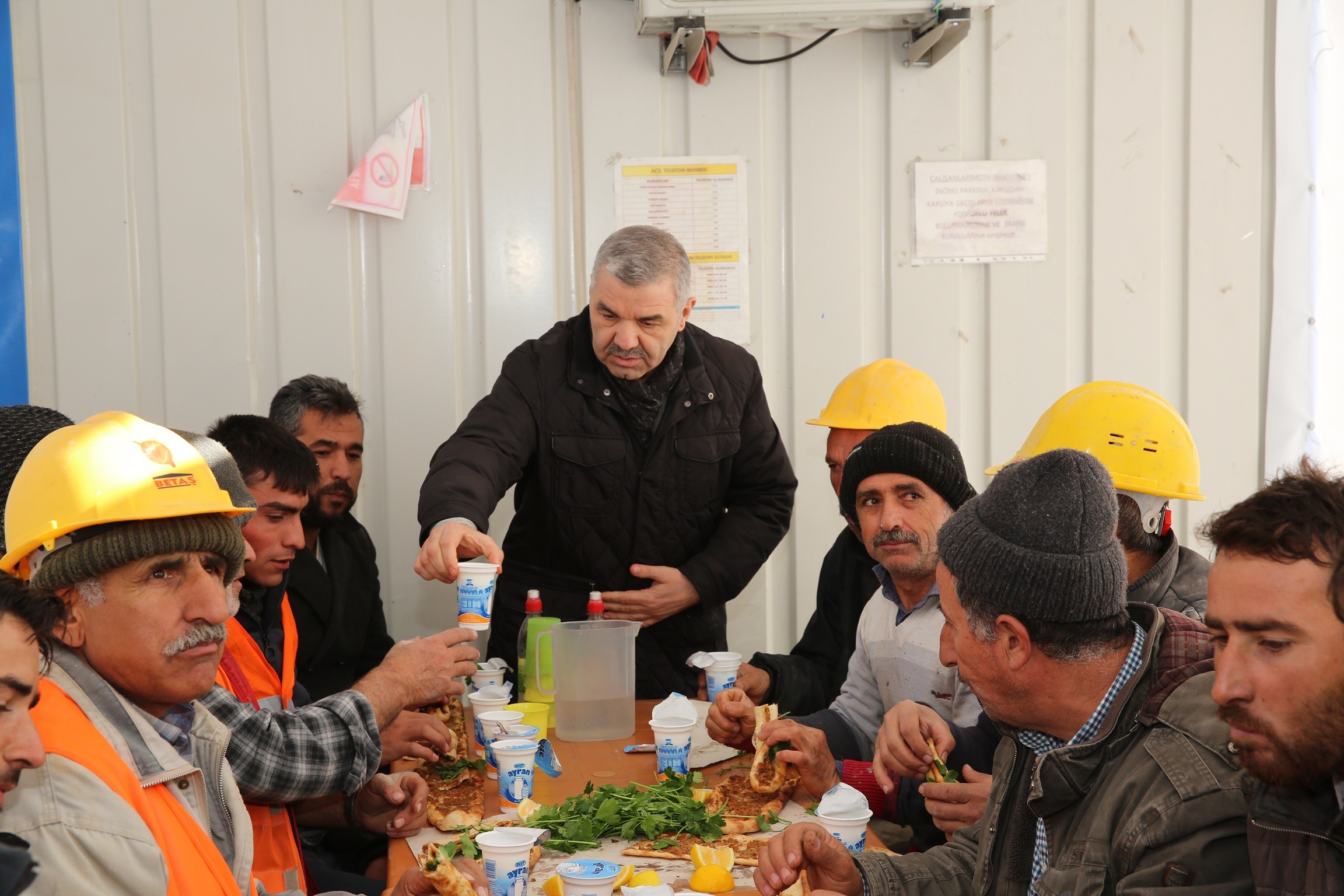 Başkan Çelik’ten işçilere pazar sürprizi