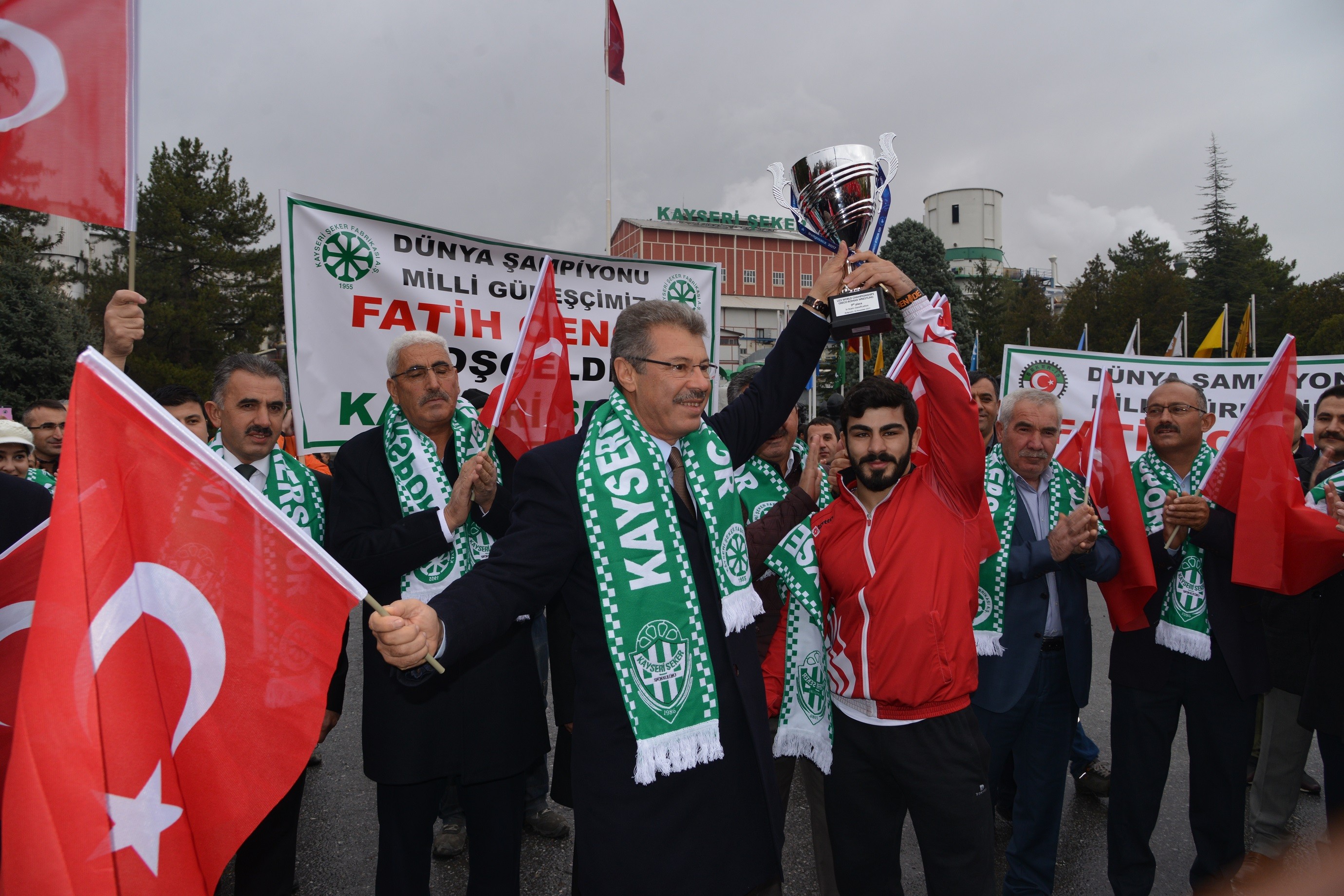 Kayseri Şeker güreşçisi Fatih Cengiz dünyada ilk 5 arasına girdi