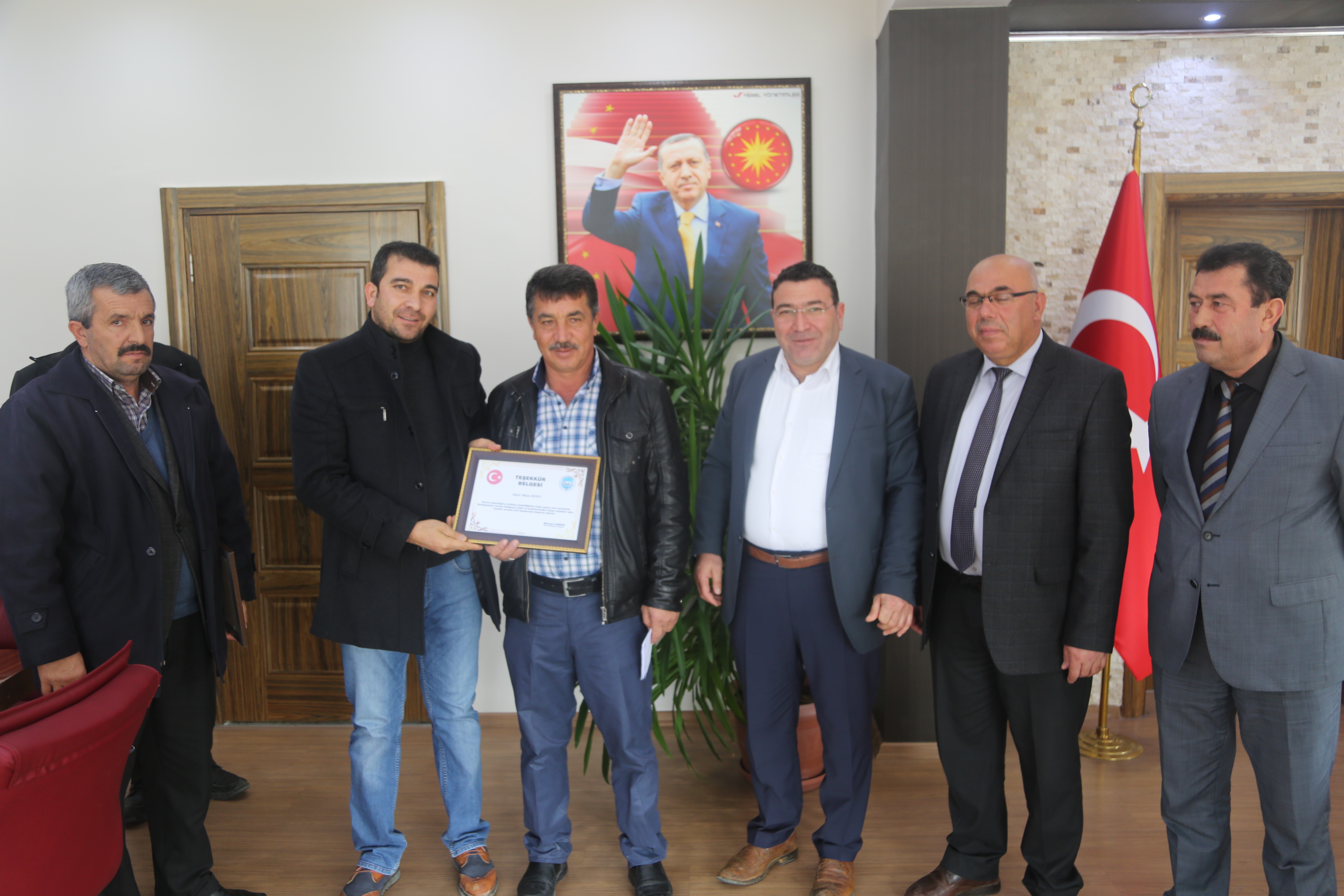 Develi Belediyesi’nde emekli olan işçilere plaket verildi