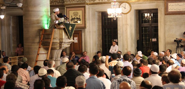 Hutbede Zeytin Dalı harekatına katılan askerler için dua edildi