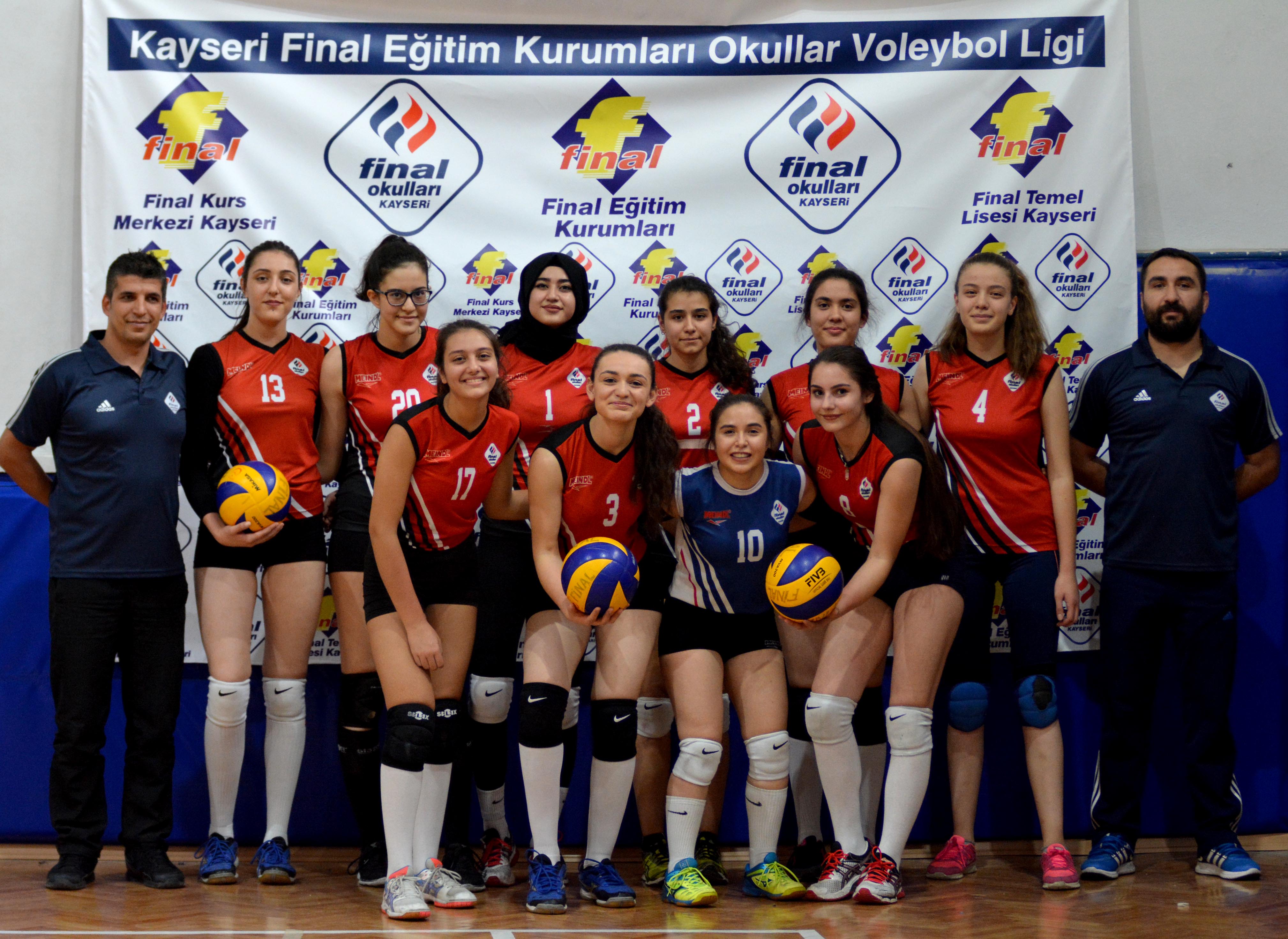 LİSELER VOLEYBOLDA YARIFİNAL HEYECANI