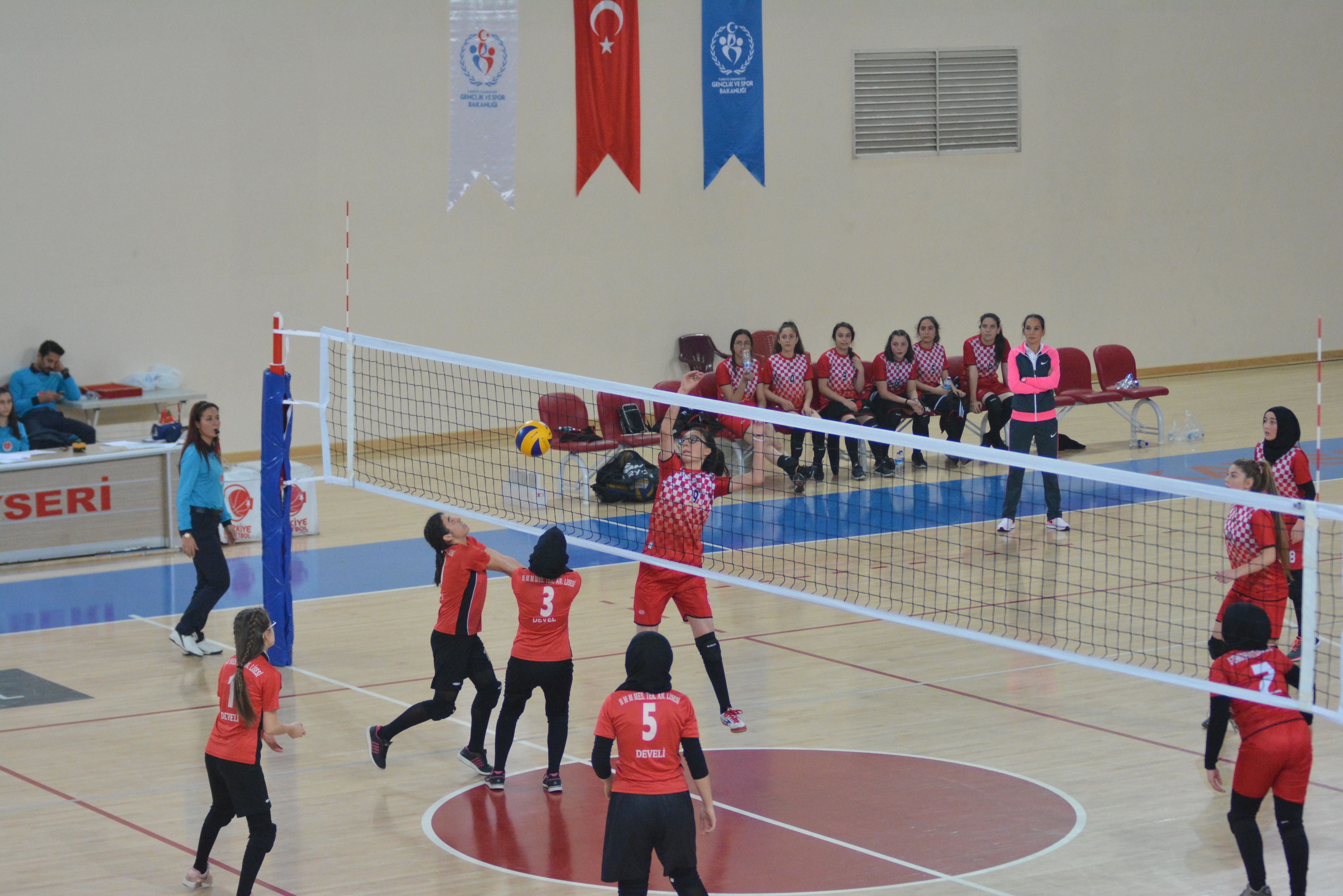 ŞAMPİYONUN ADI DEVELİ N.M.MAŞLAK: 3-2