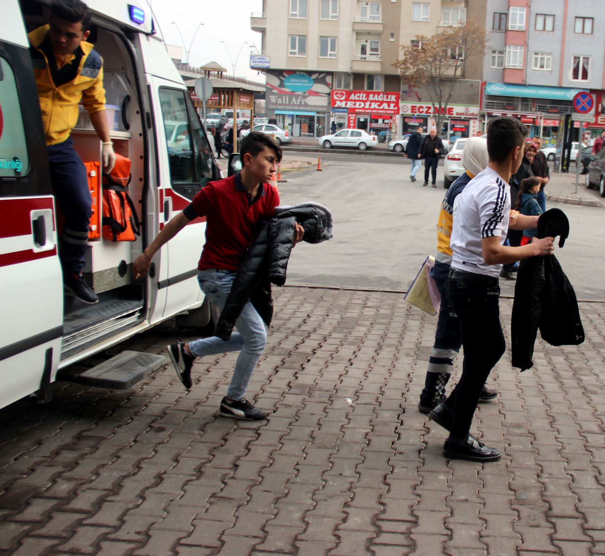 Naftalinden etkilenen 12 öğrenci hastanelik oldu