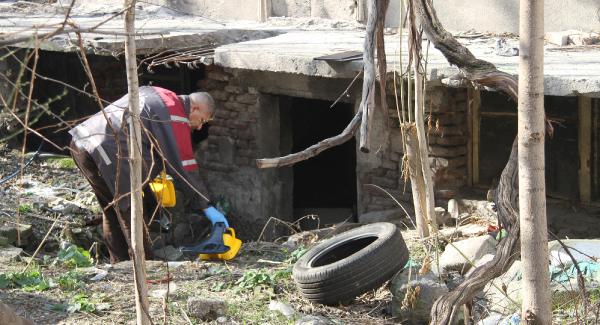 Metruk binada ölü bulundu, yanındaki arkadaşı gözaltına alındı