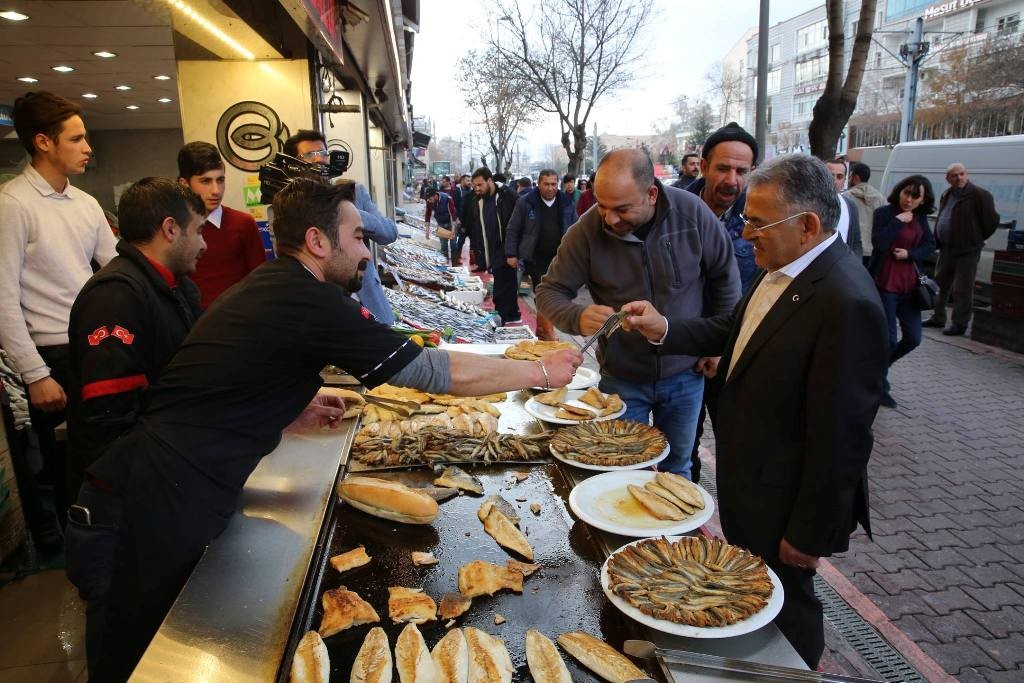 Başkan Büyükkılıç balıkçı esnafını ziyaret etti