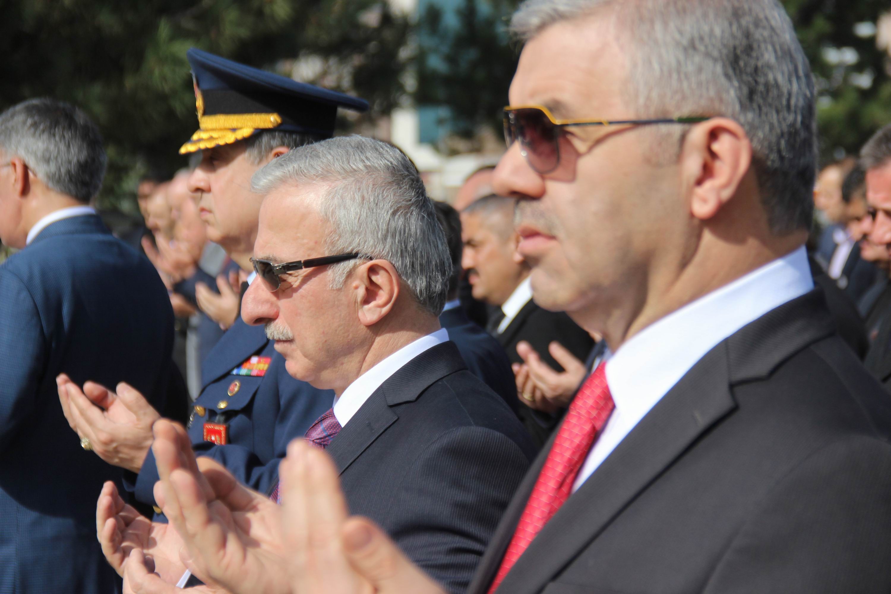 Vali Süleyman Kamçı, “Çanakkale’deki birlik ve beraberlik, milletimize bu gün de yol göstermektedir”