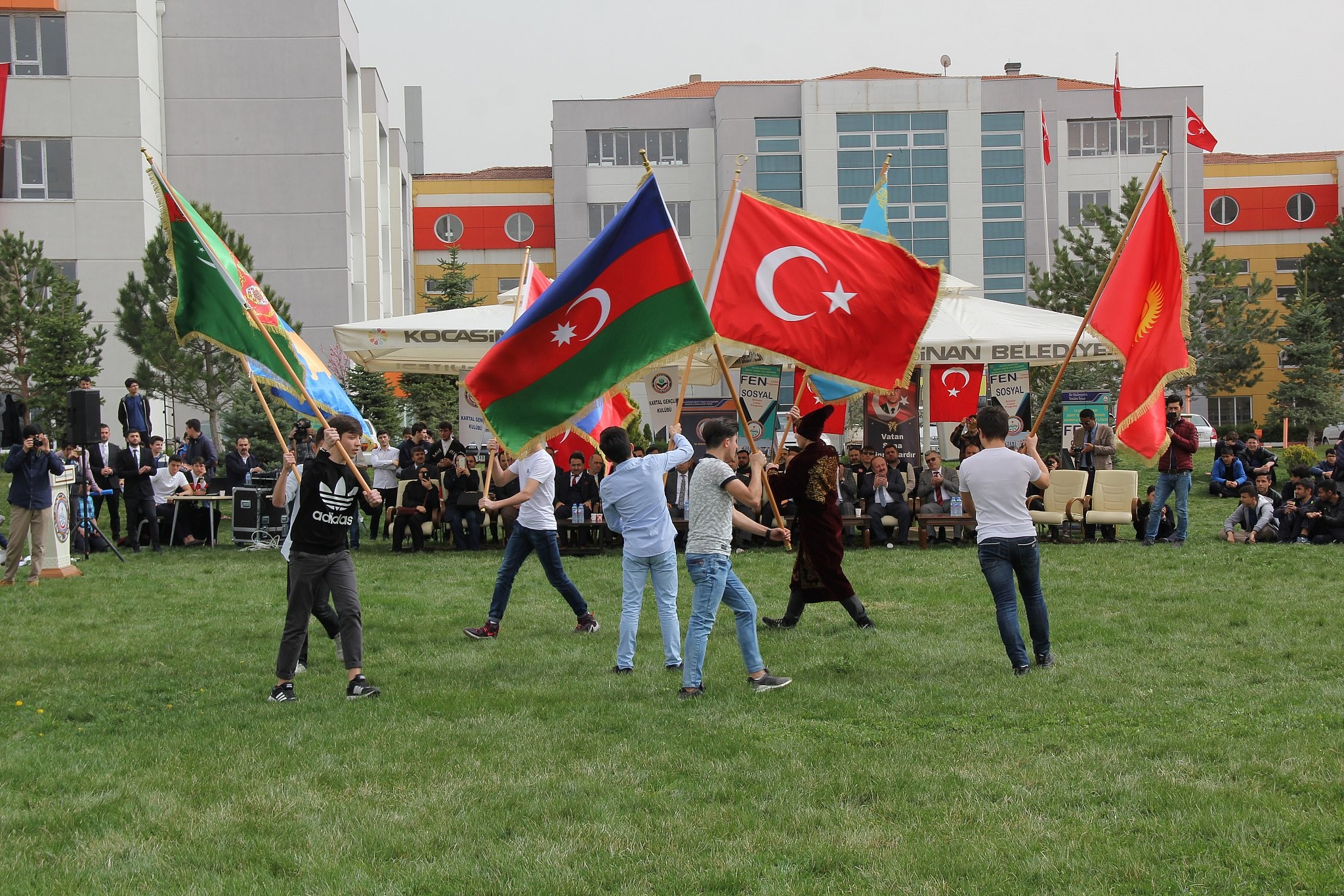 Uluslararası Şehit Ömer Halisdemir Anadolu İmam Hatip Lisesi’nde bahar coşkusu