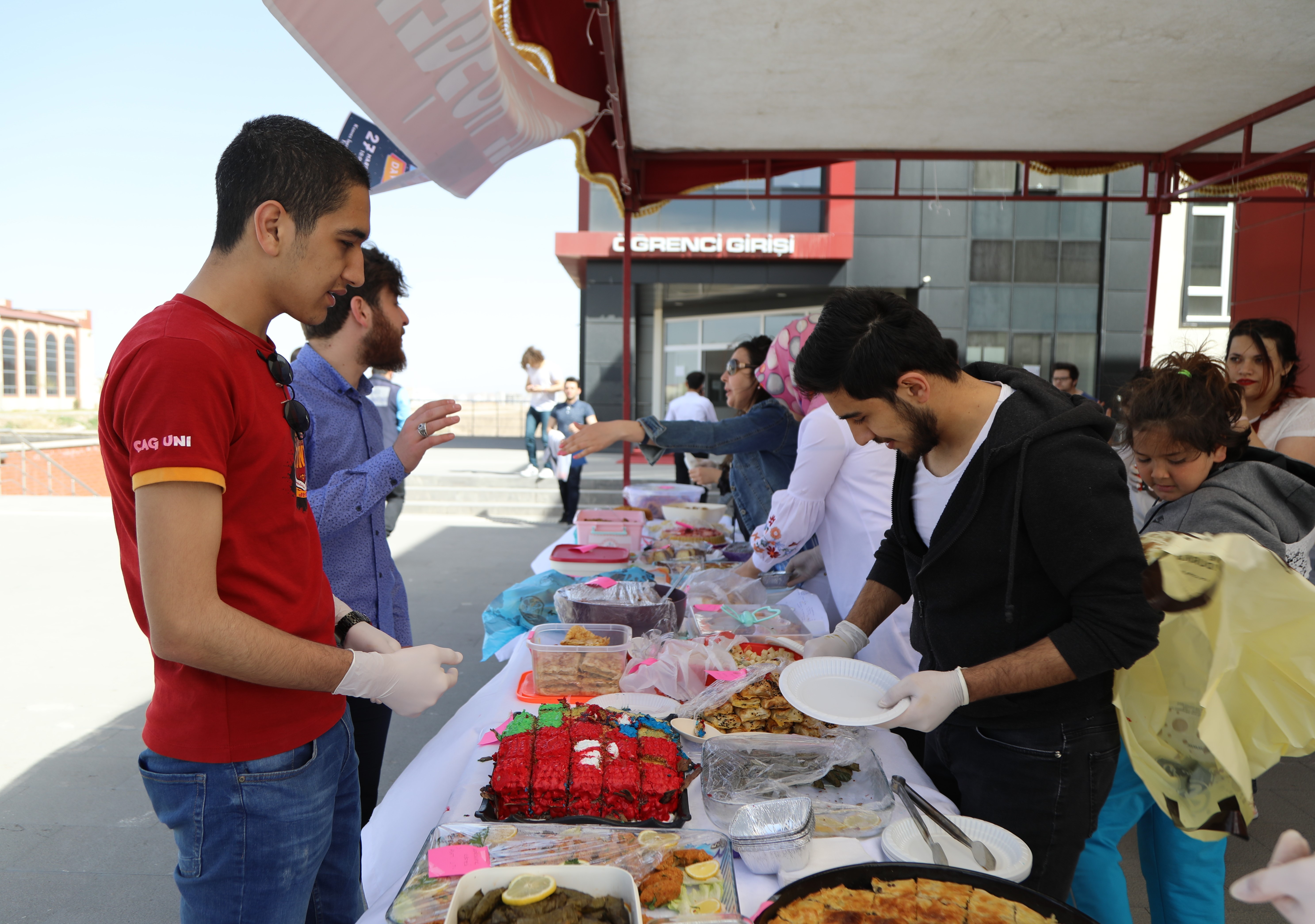 ERÜ’de “Mehmetçik Vakfı” Yararına Kermes Düzenlendi