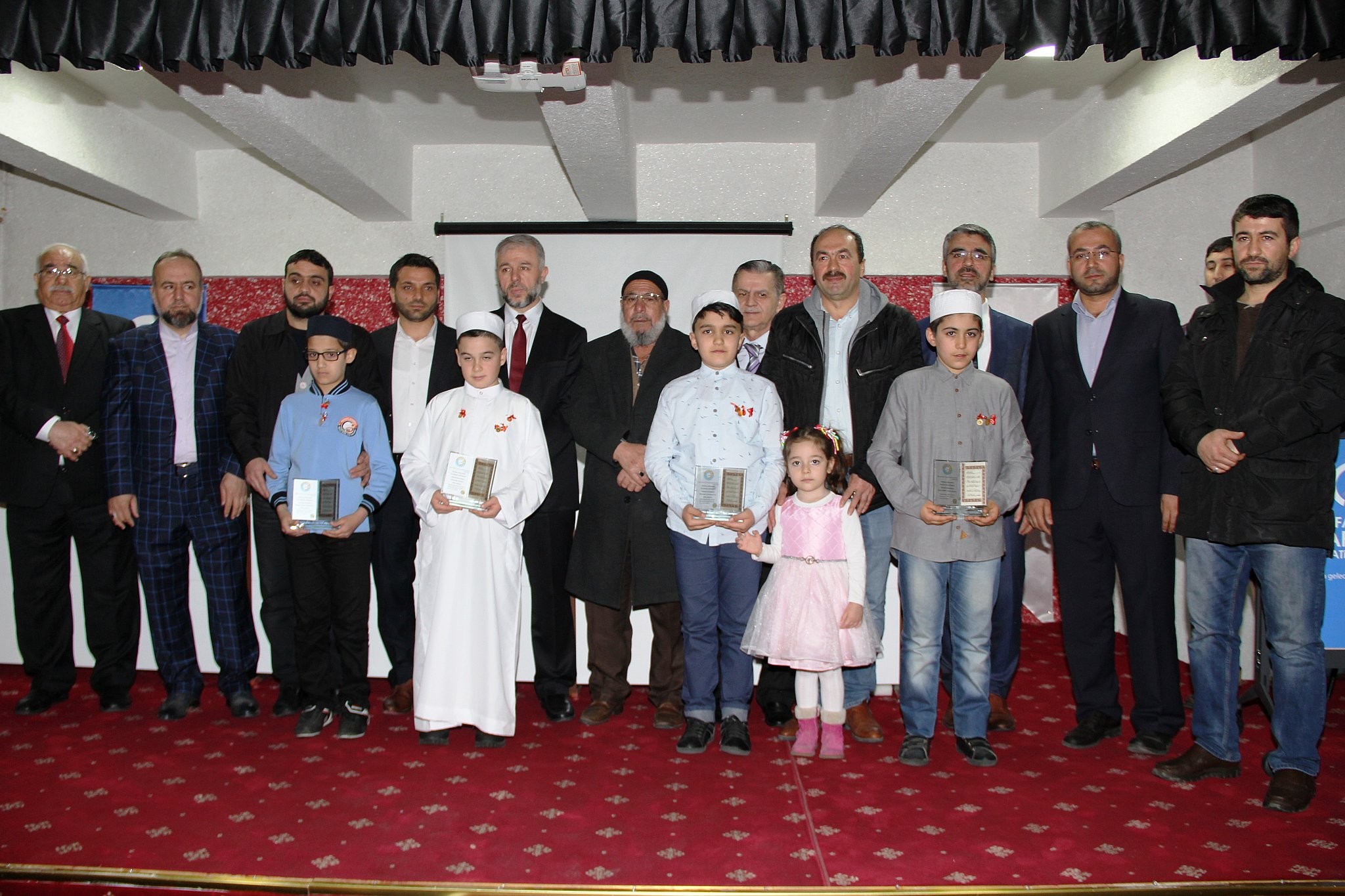 Mustafa Germirli İmam Hatip Ortaokulu ilk hafızlarını verdi