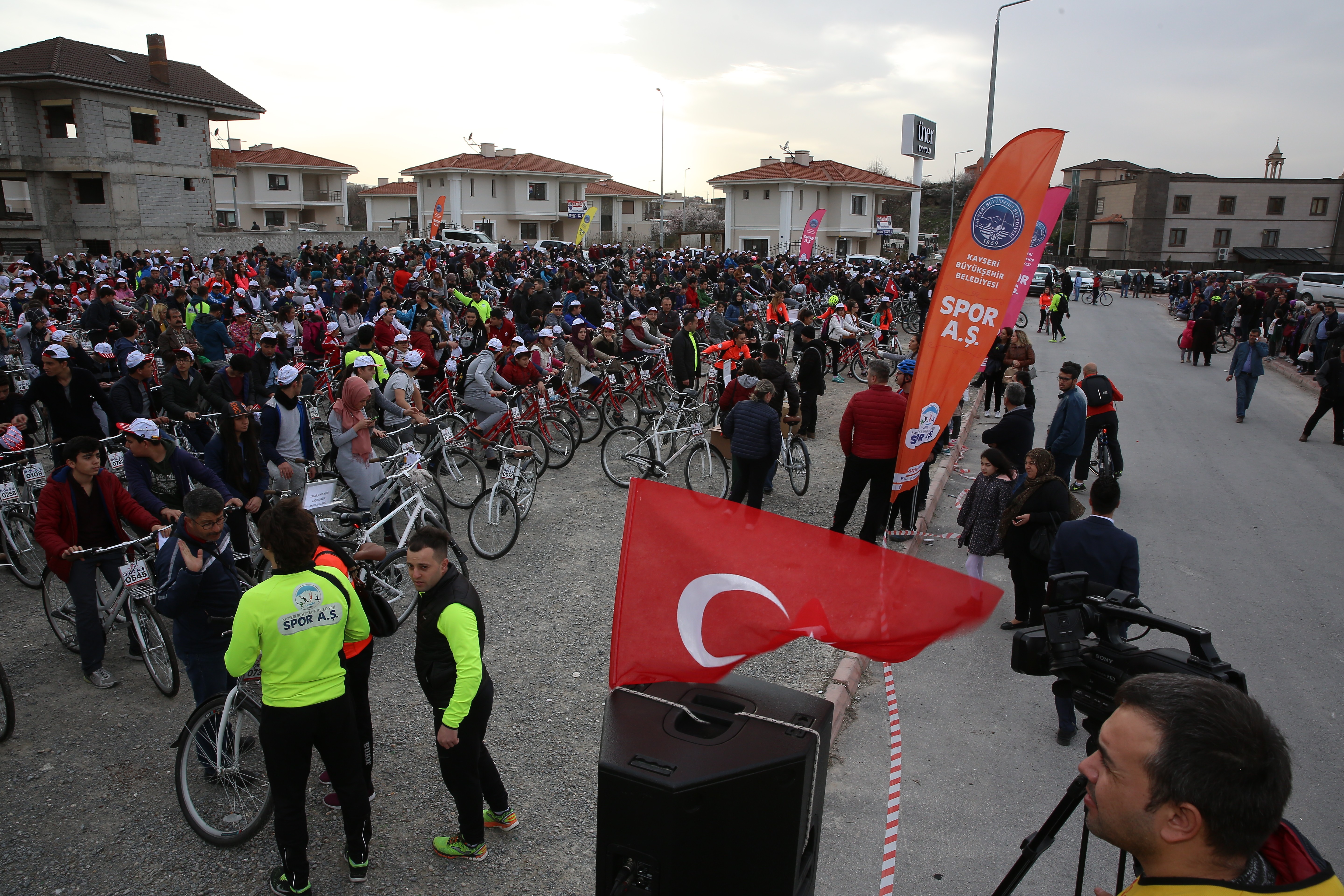 Yüzlerce bisikletli Çanakkale için pedal çevirdi