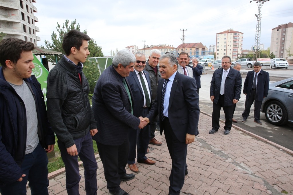 Büyükkılıç: “Kazımkarabekir mahallesini yeniden inşa ediyoruz”