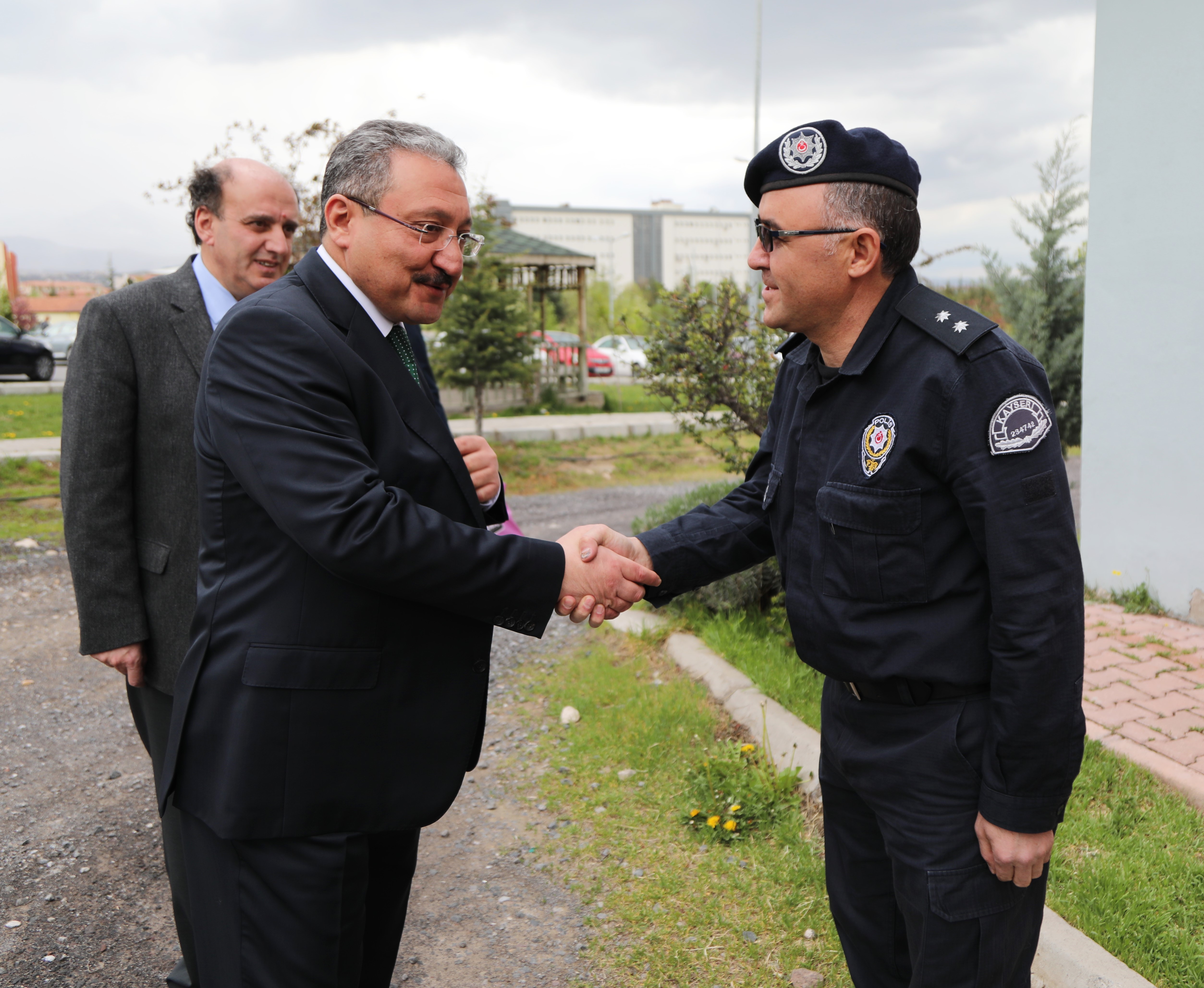 ERÜ Rektörü Güven’den, Üniversitede Görevli Çevik Kuvvet Ekibine Ziyaret