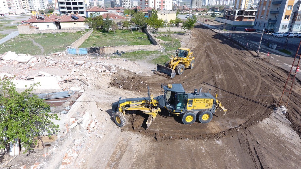 Yıldırım Beyazıt Mahallesinde alt yapı çalışmaları devam ediyor