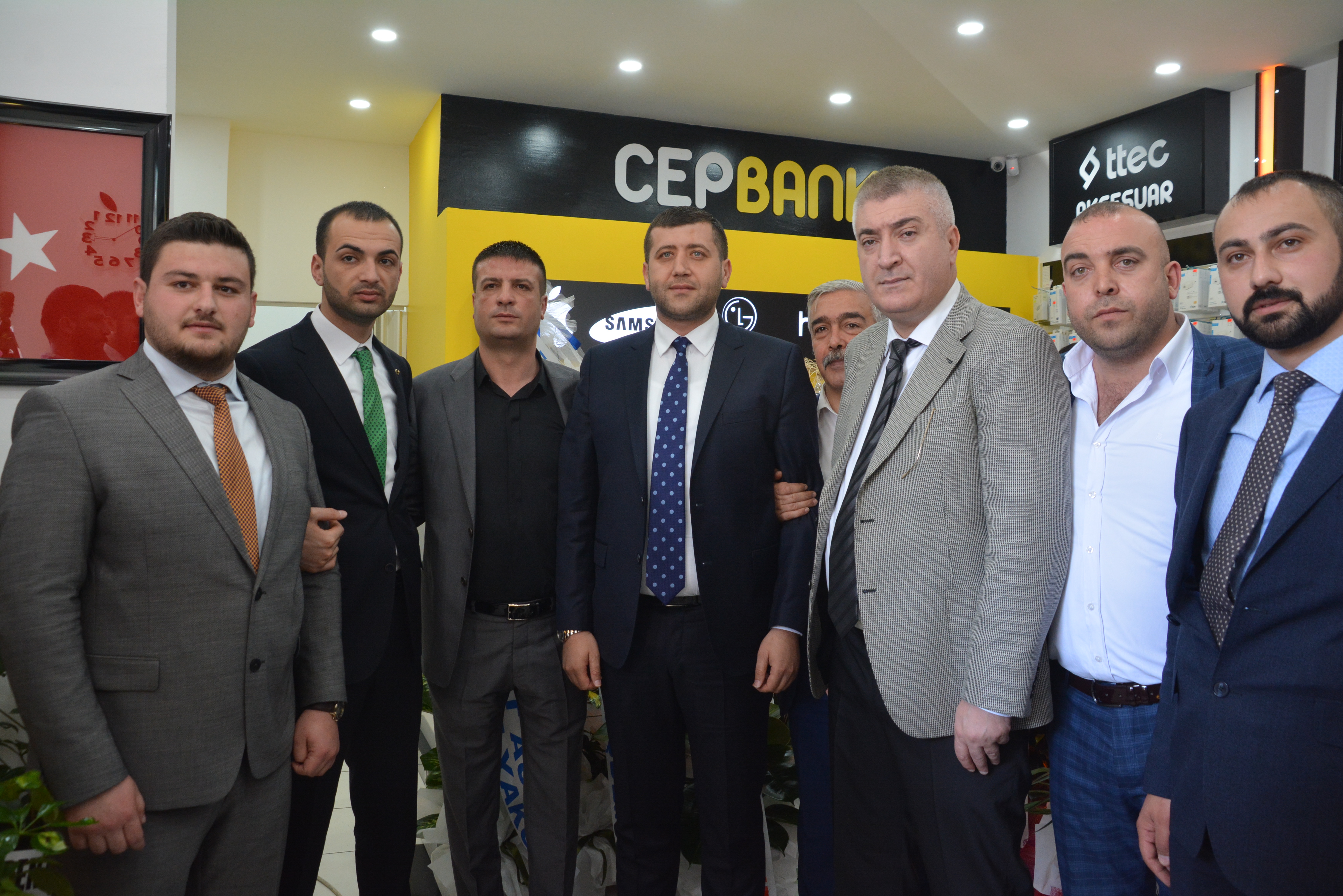 CEPBANK TEKNOLOJİ  MARKET HİZMETE GİRDİ