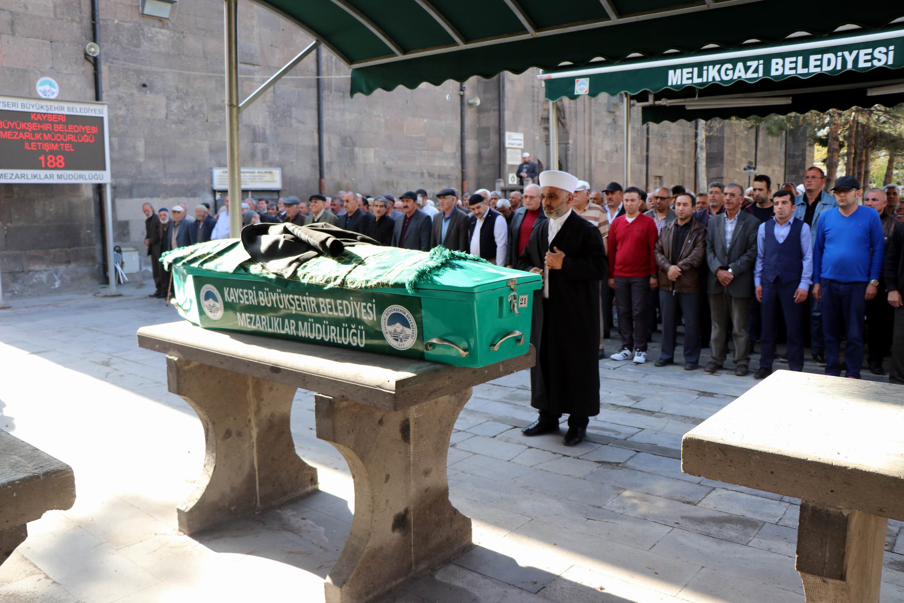 Cinayete kurban giden baba ve oğlu yan yana son yolculuğuna uğurlandı