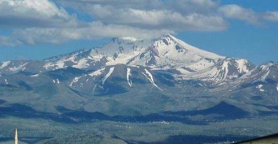 Erciyes Dağı’na kar yağdı