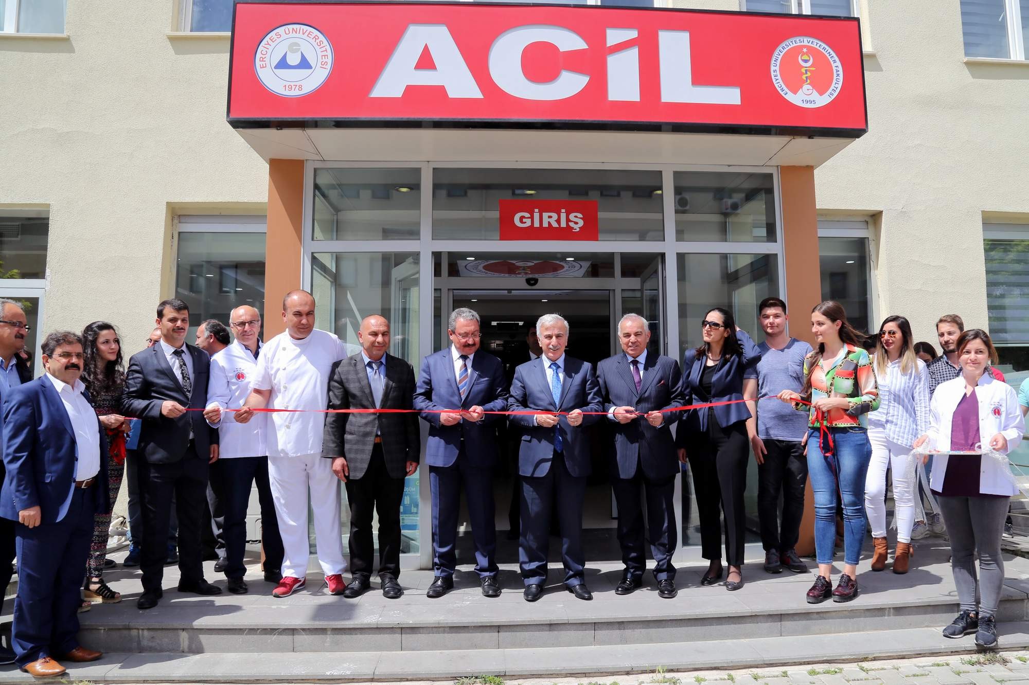 Vali Kamçı veteriner hekimlerin gününü kutladı