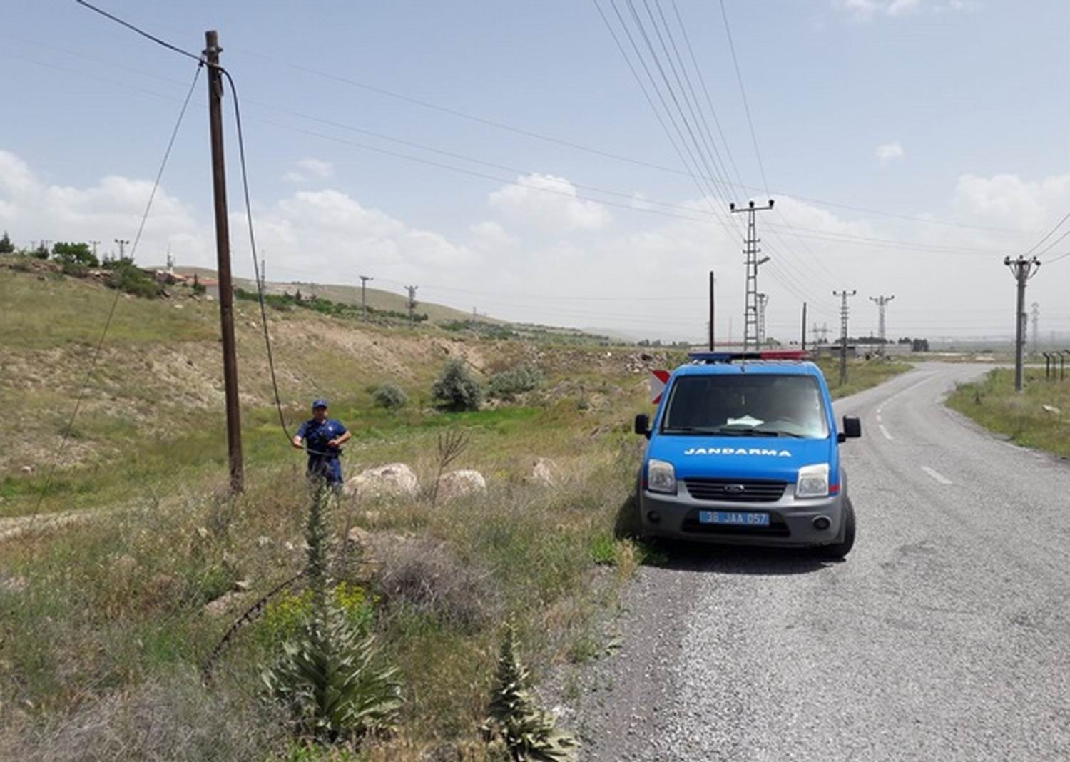 250 metre enerji nakil kablosu çalan zanlı yakalandı