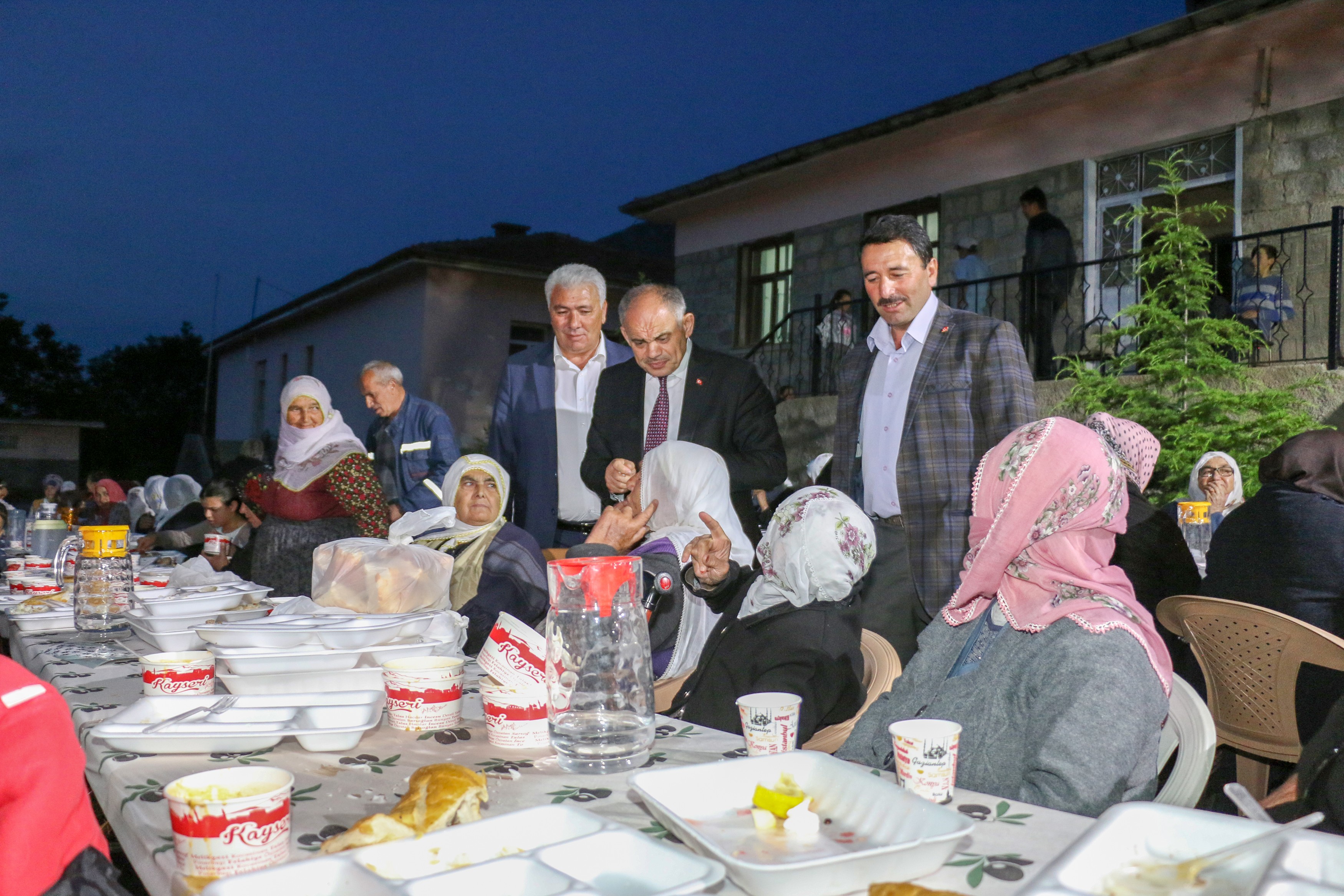 Yahyalı’da “Kardeşlik Sofraları” Kurulmaya Başladı