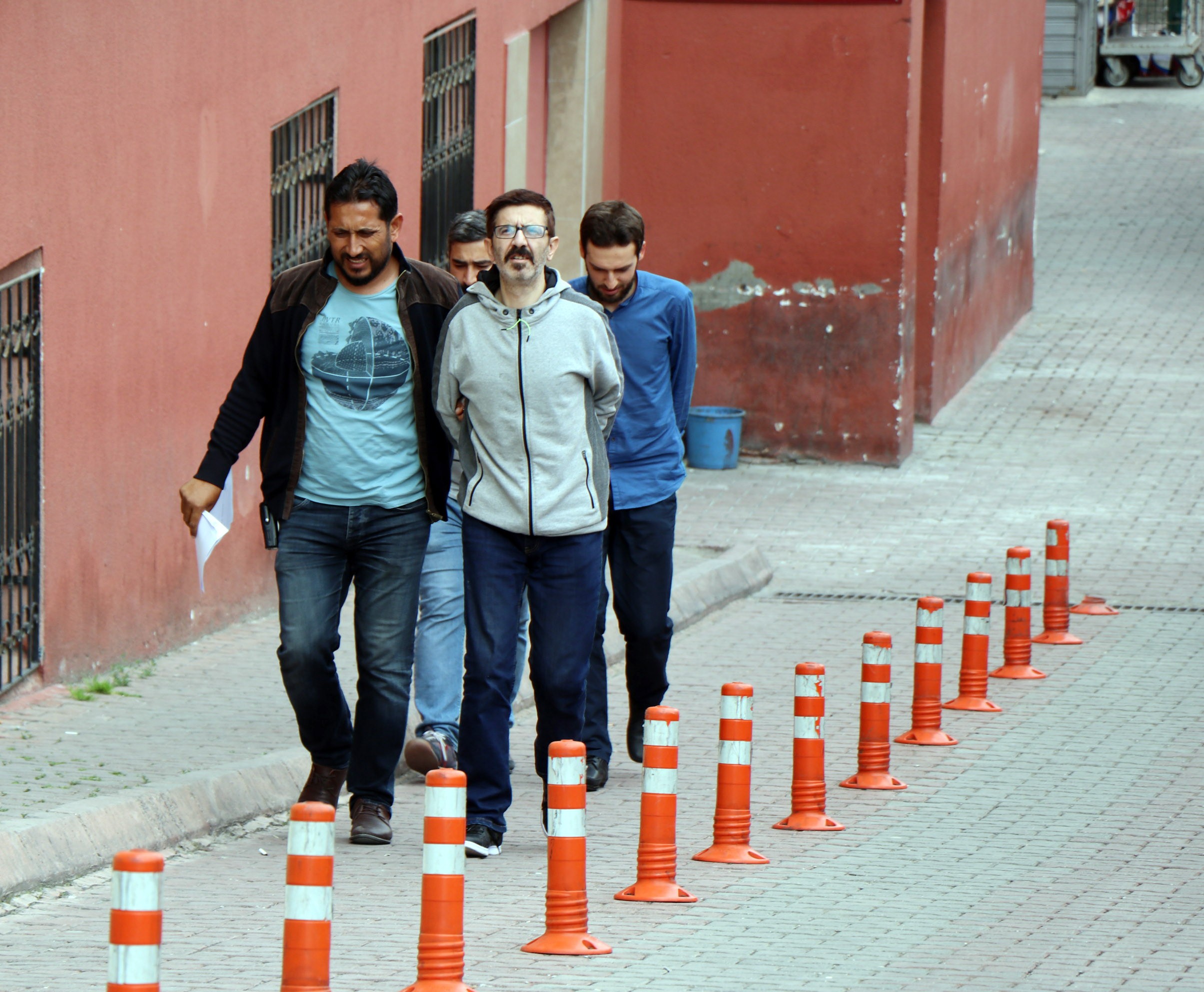 FETÖ’nün askeri imamı, sahte kimlikle yurt dışına kaçmak isterken yakalandı