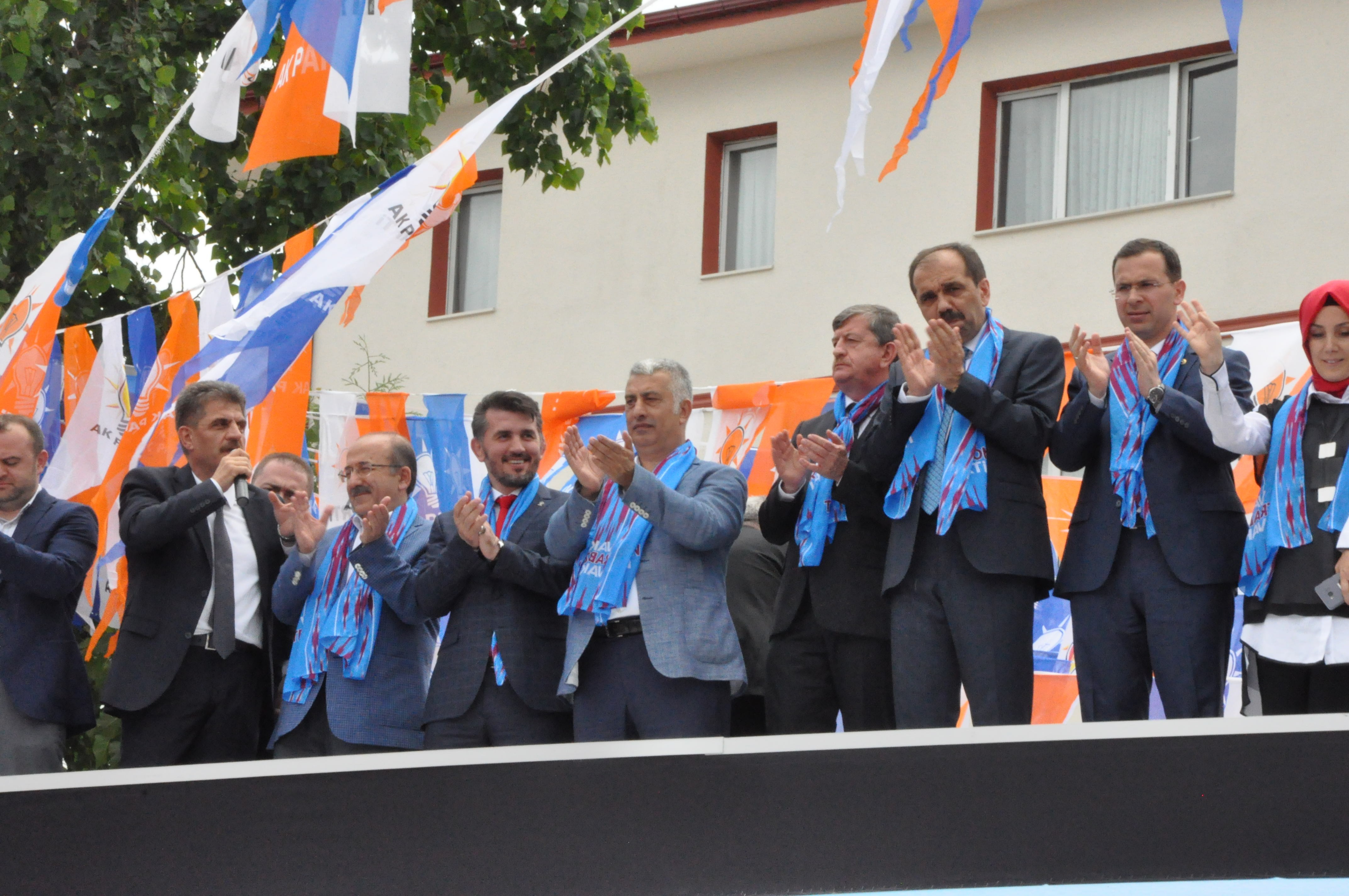 AK Parti Trabzon Milletvekili adayları seçim çalışmalarını sürdürüyor