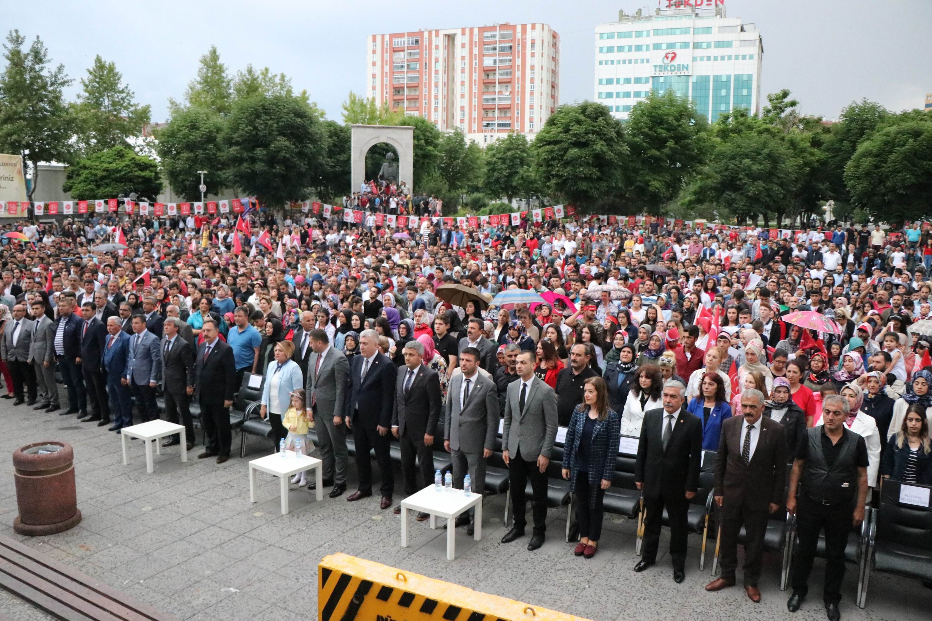 Kayserililer Ahmet Şafak konseri ile coştu