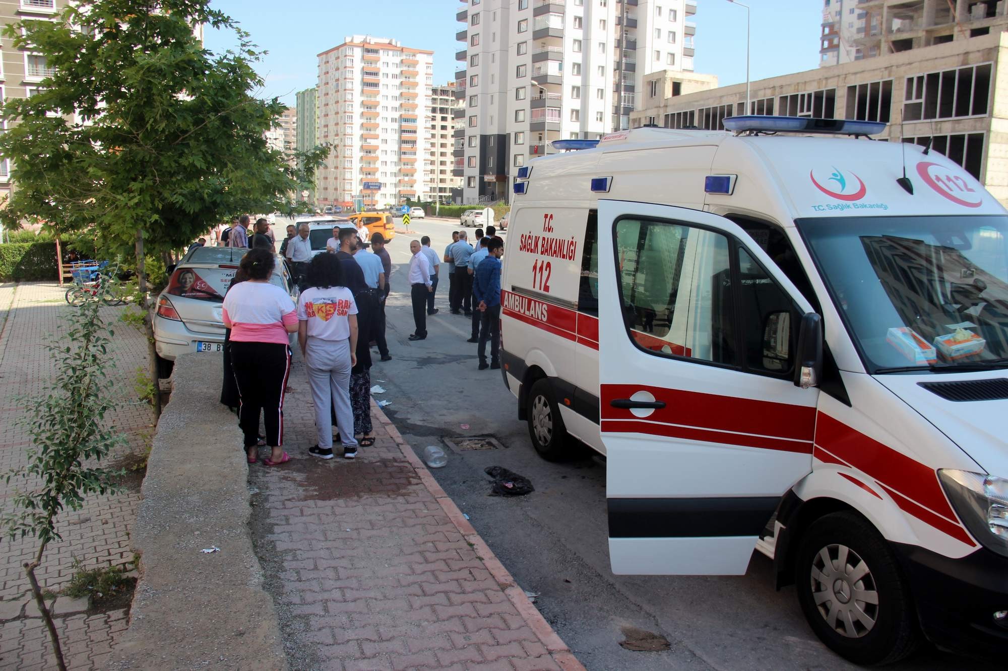 Ticari taksi ile otomobil çarpıştı: 1 yaralı