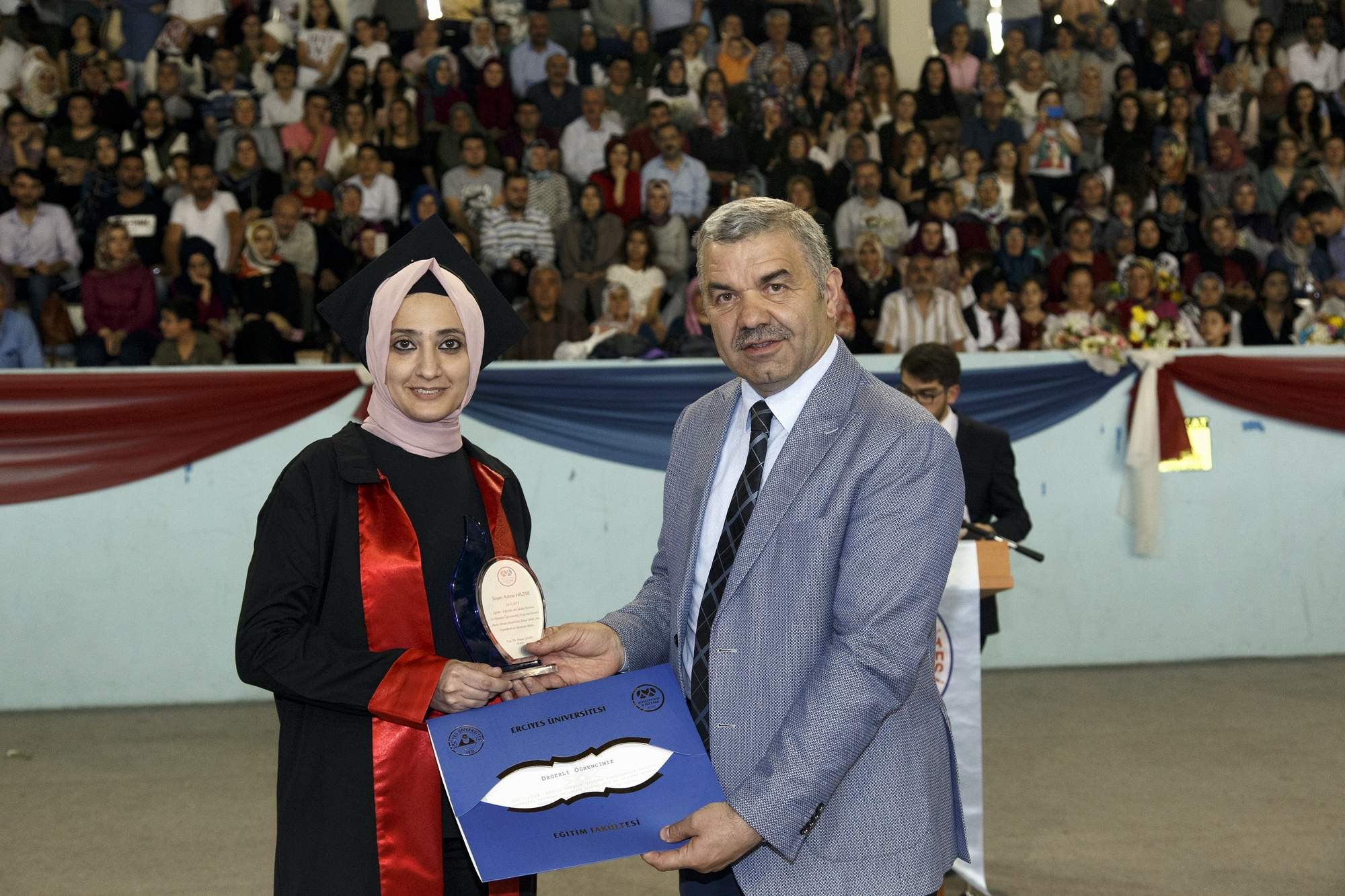 Başkan Çelik, ERÜ Eğitim Fakültesi’nin mezuniyet törenine katıldı