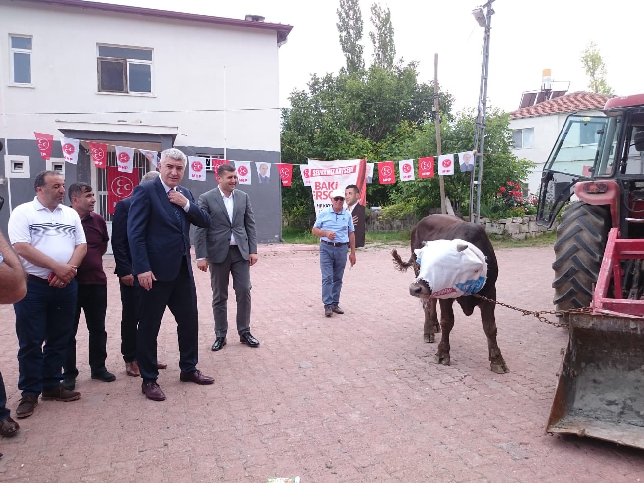 MHP Kayseri Milletvekili Baki Ersoy Kurban Kestirdi