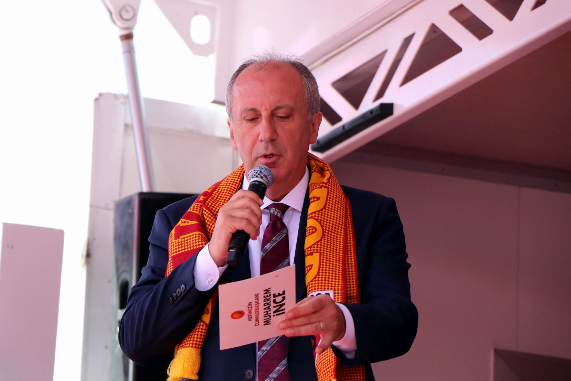 Muharrem İnce: “Tünelin ucunda ışık göründü ama yakıt bitmesin biraz daha ateşleyin”