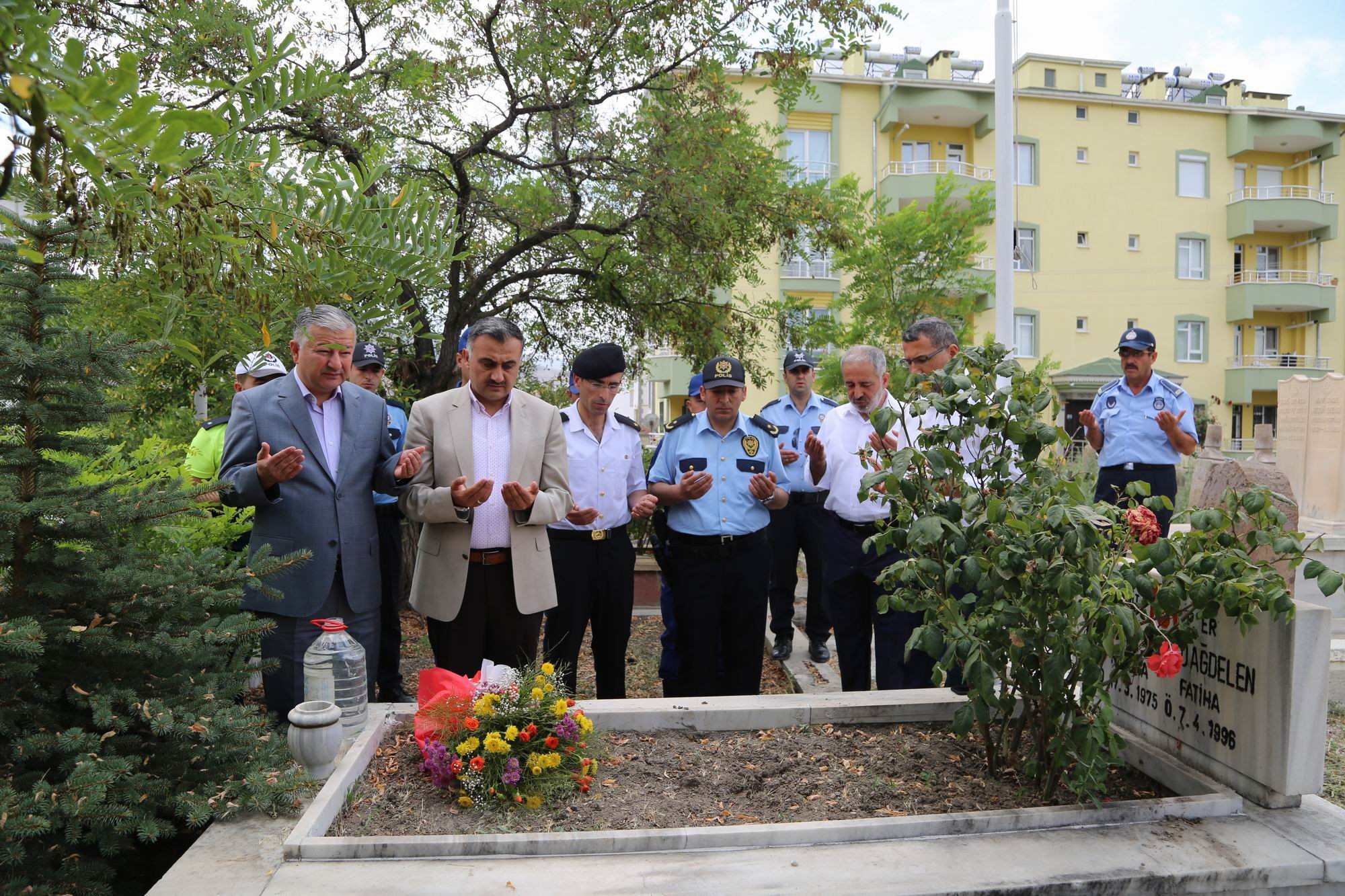 15 Temmuz’da ilçe protokolünden şehitlere ziyaret