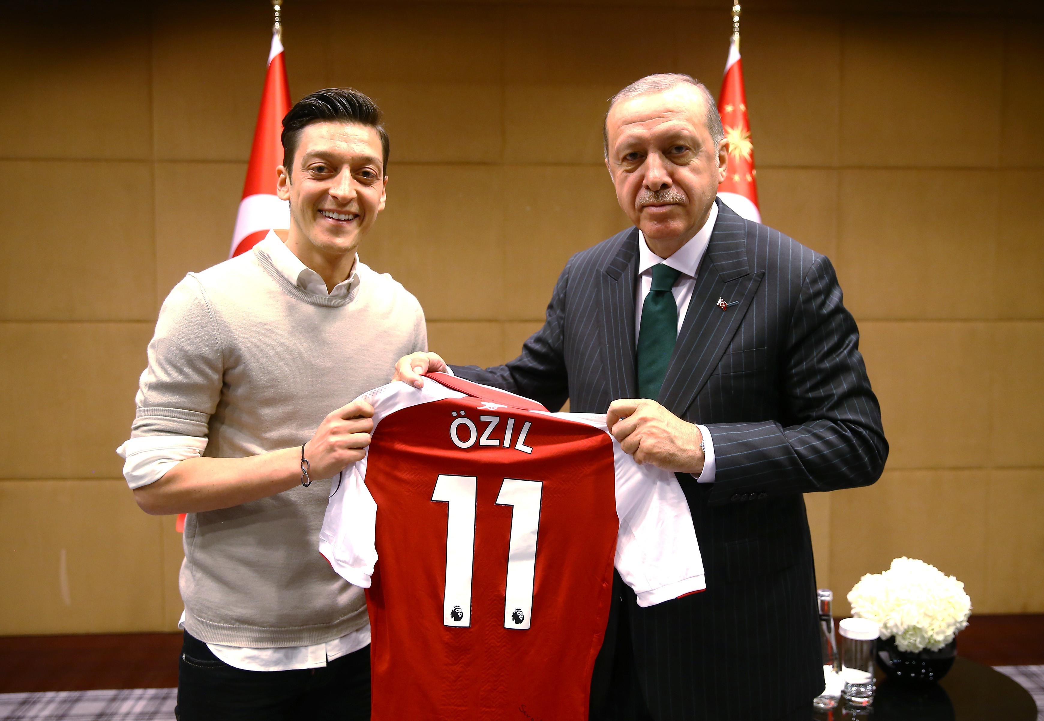 Mesut Özil: “Ne olursa olsun o fotoğrafı çektirirdim”