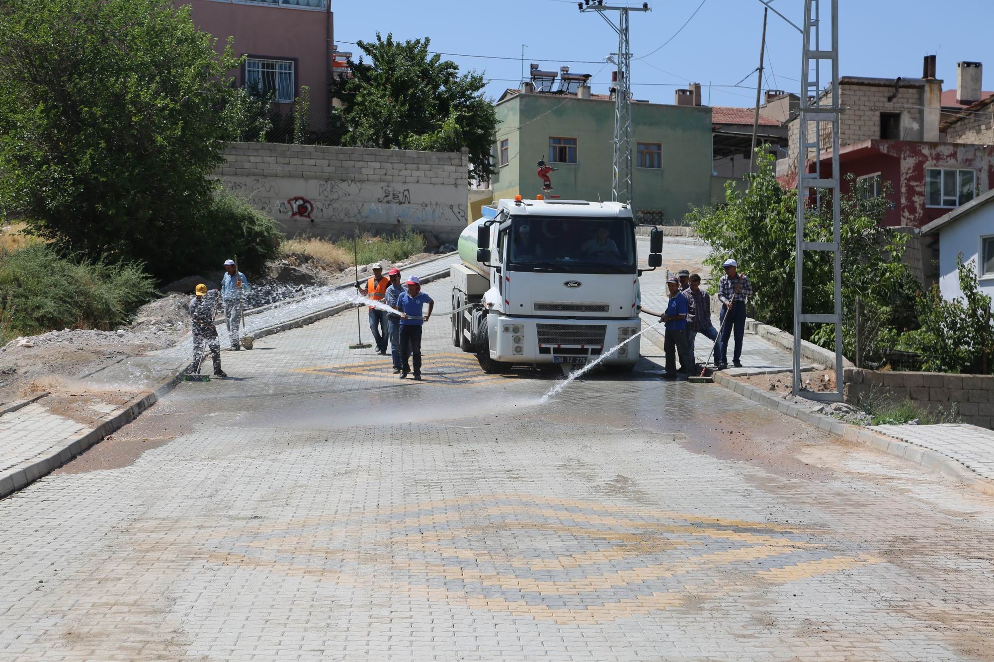 Develi’de temizlikte yoğun mesai