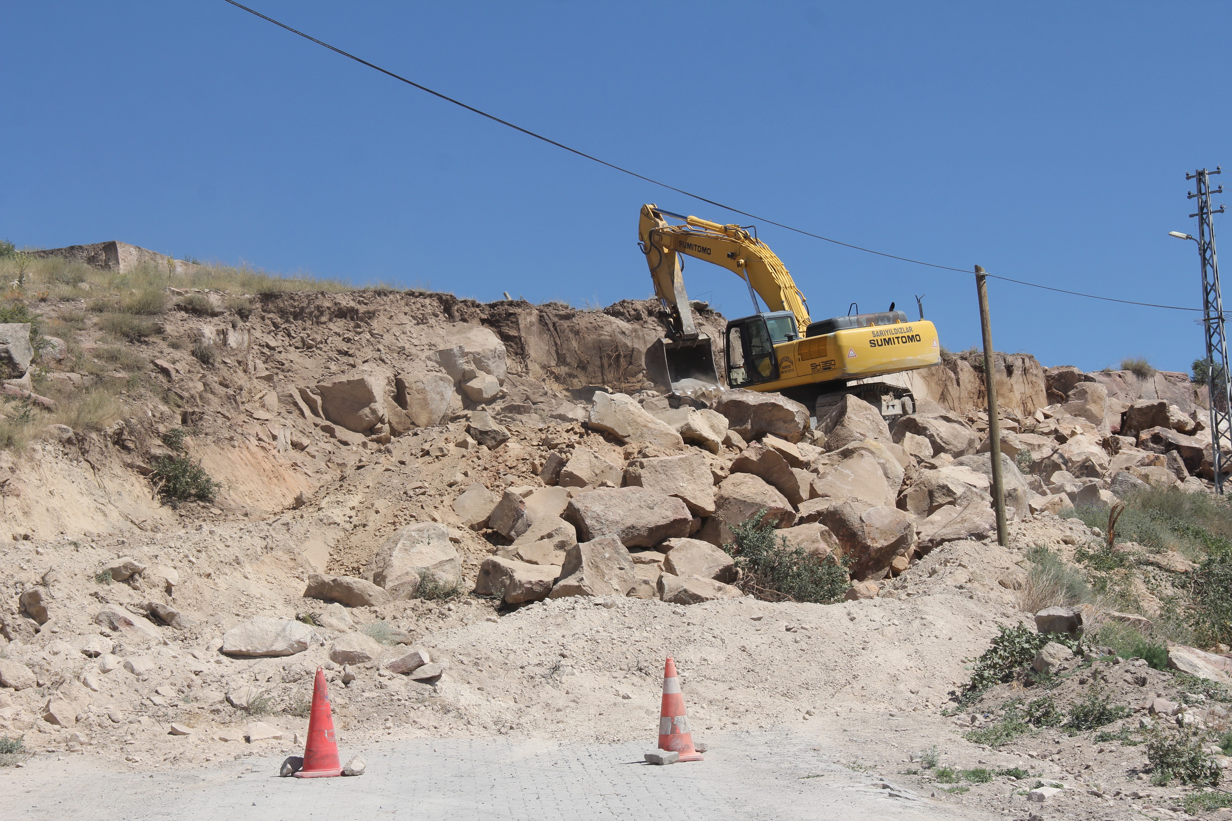 Başkan Karayol yol genişletme çalışmalarını yerinde inceledi