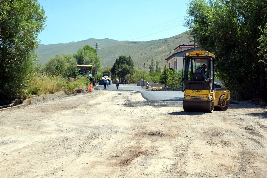 Kıranardı yollarında asfaltlama çalışmasına başlandı