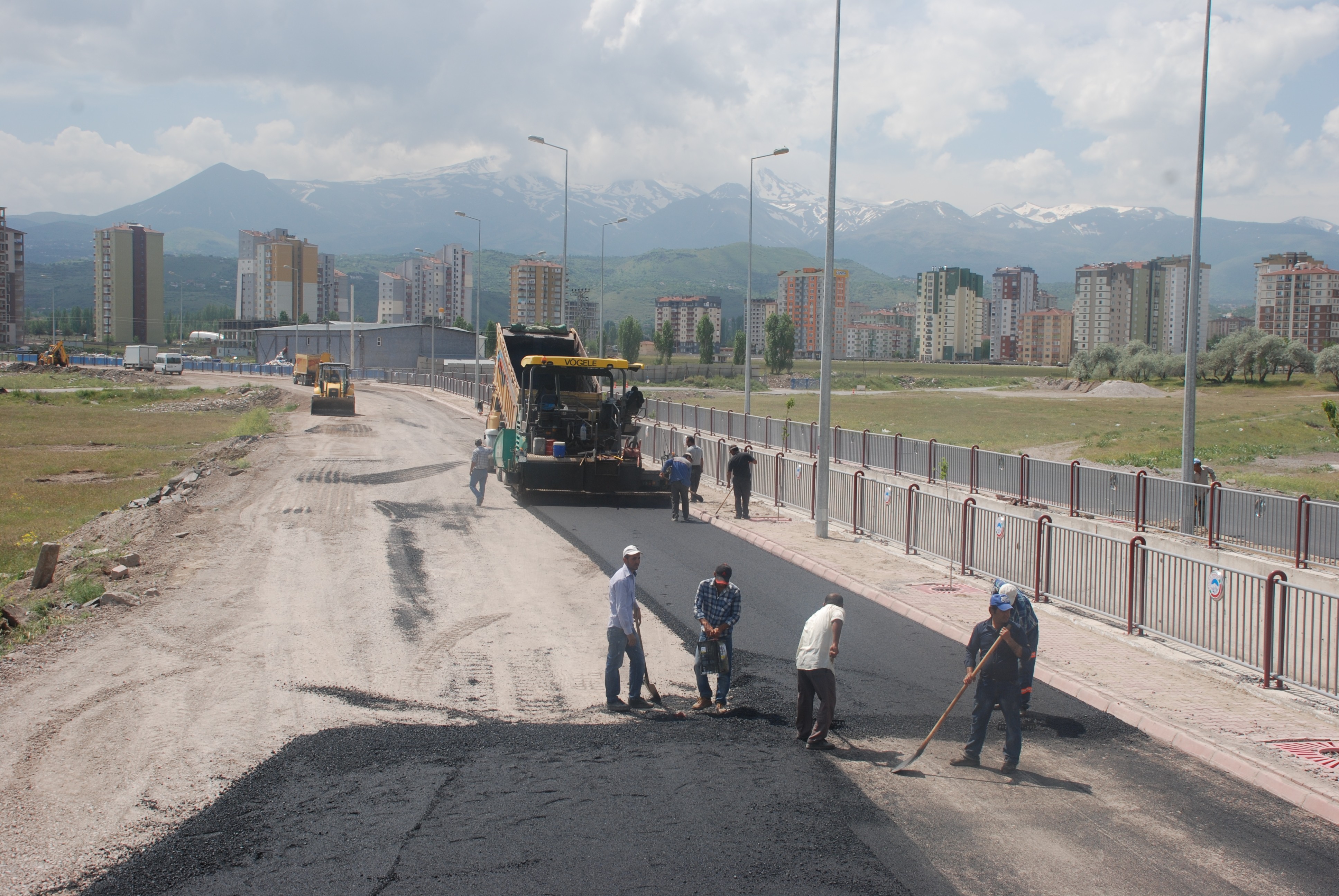 Melikgazi’de 141 Noktada Çalışma var