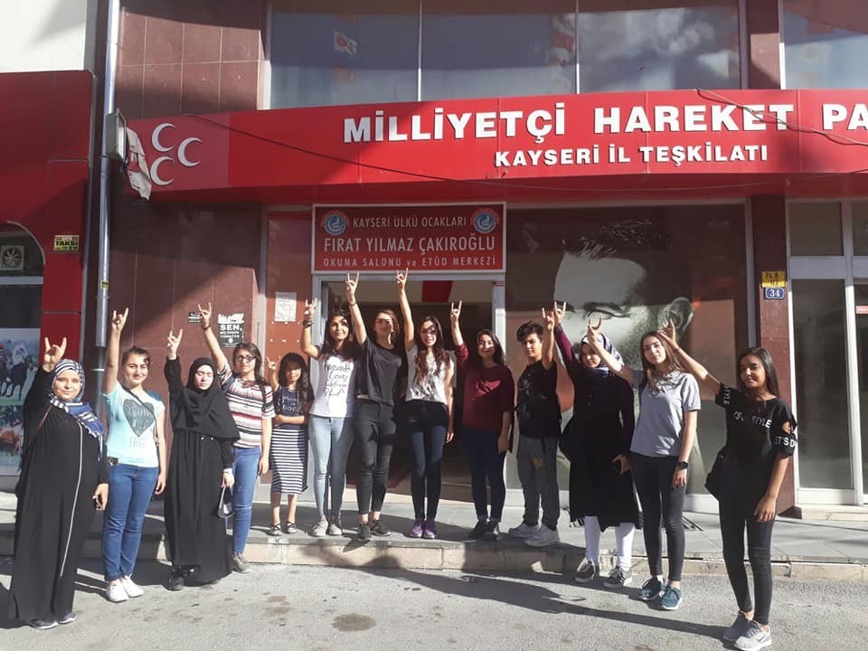 Öğretmen olarak ayrıldı, milletvekili olarak döndü