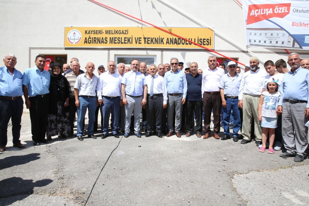 Melikgazi Belediyesi Ağırnas Mesleki ve Teknik Lisesi binası yenilendi