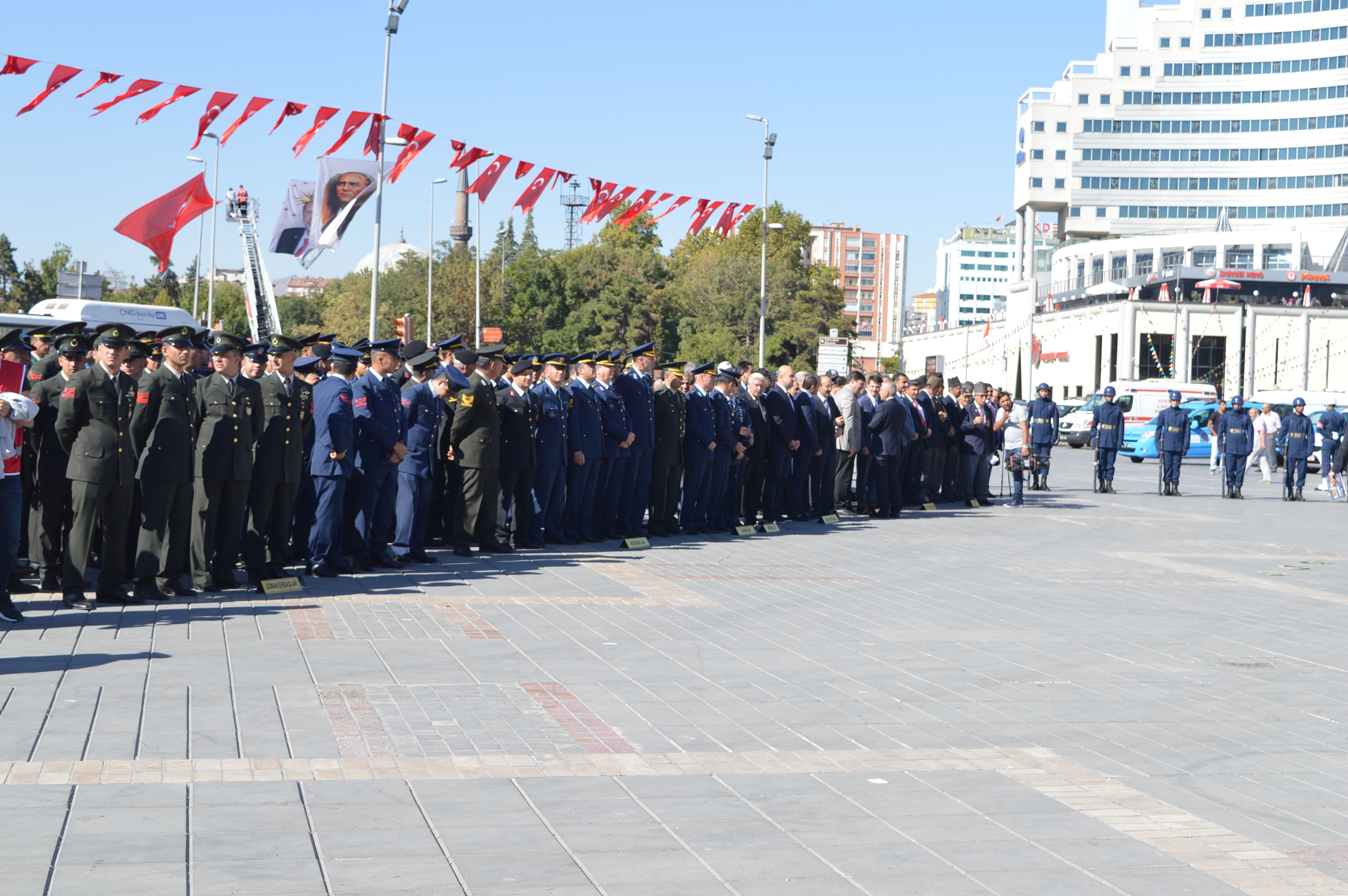 Vali Kamçı: “Gazilerimiz ülkemizin medarı iftiharı, vatanseverliğin ve kahramanlığın yaşayan nadide abideleridir”