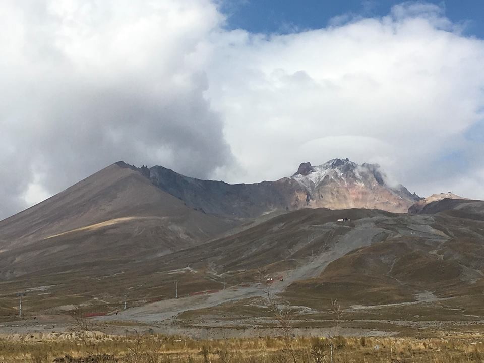 Erciyes’e mevsimin ilk karı yağdı