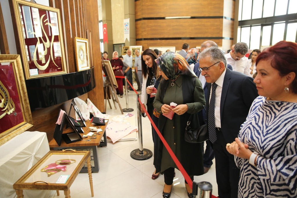 Melikgazi de Kanaviçe, Antep ile Maraş işi ve Filografi sergisi açıldı