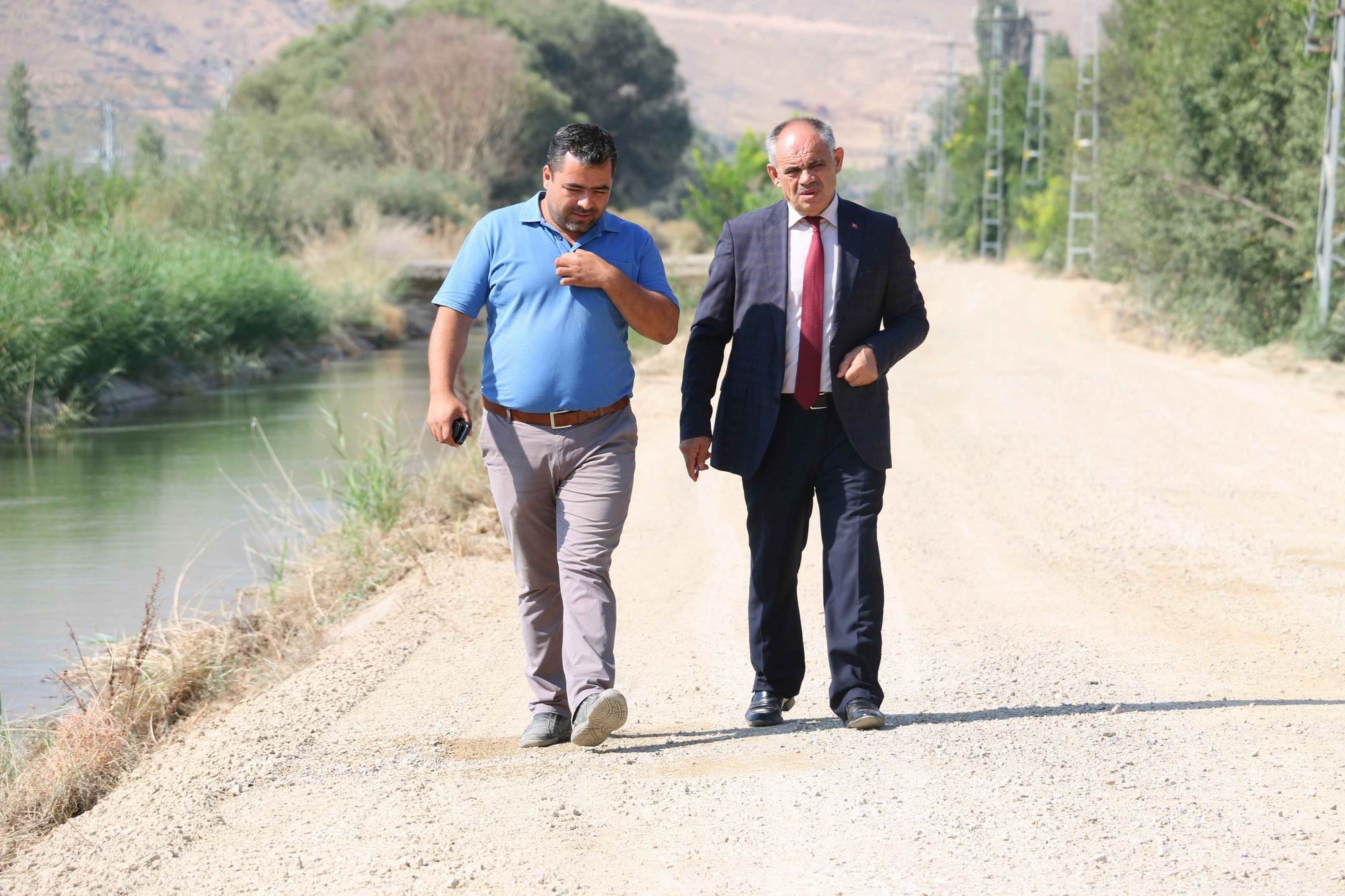 Yahyalı’da çiftçiler asfalt yola kavuşuyor